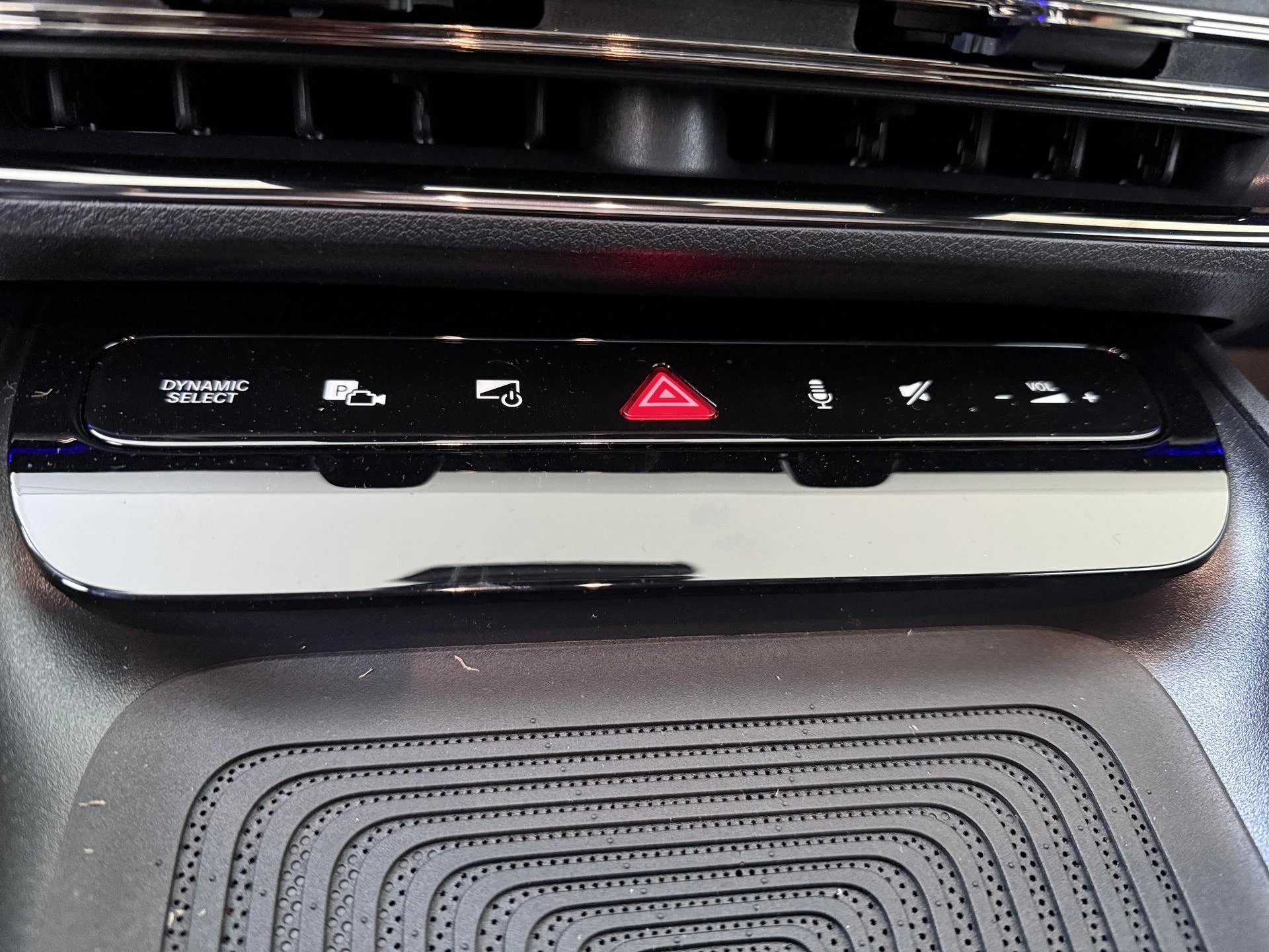 Mercedes-Benz-CLA-image-19