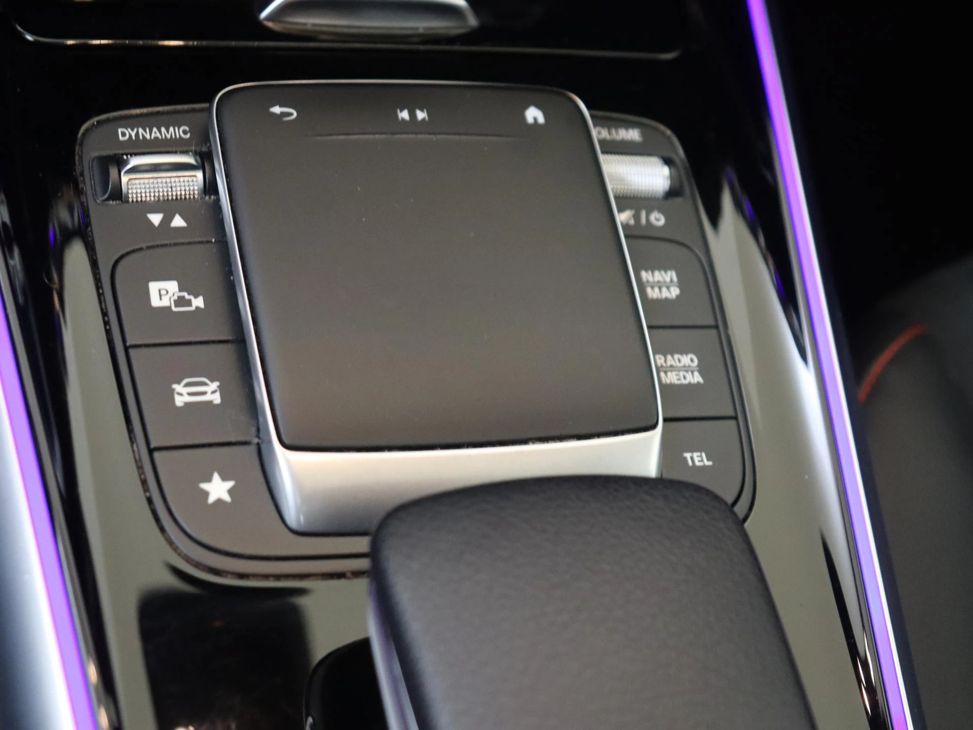 Mercedes-Benz-GLA-image-20
