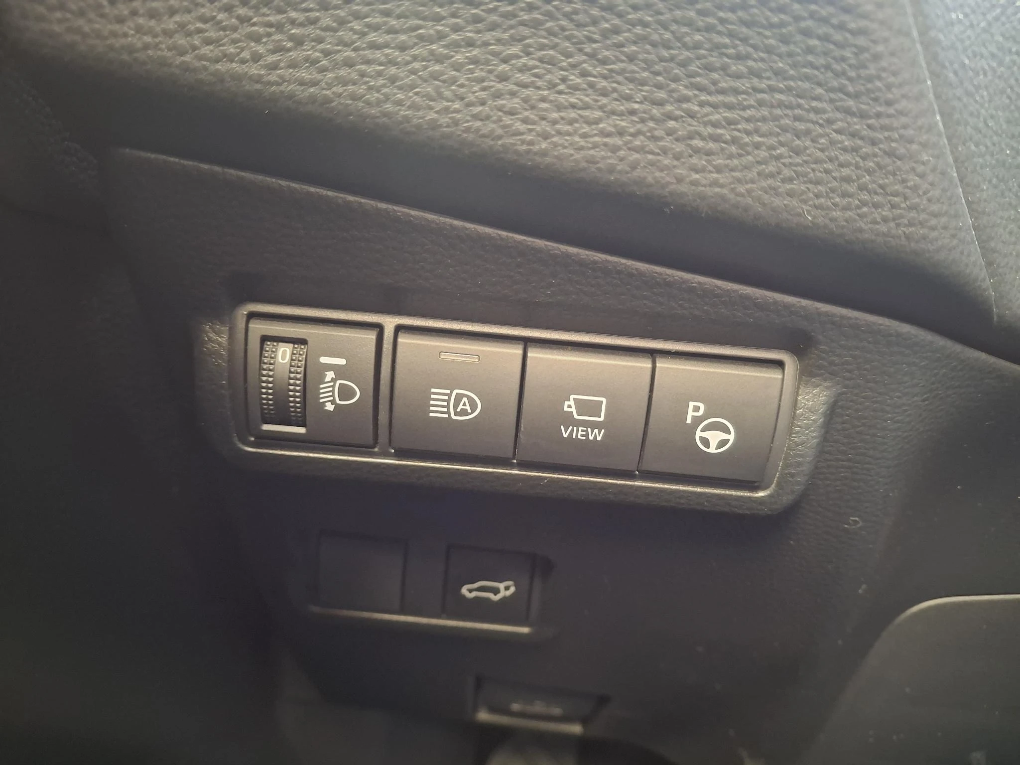 Toyota-Corolla Cross-image-10