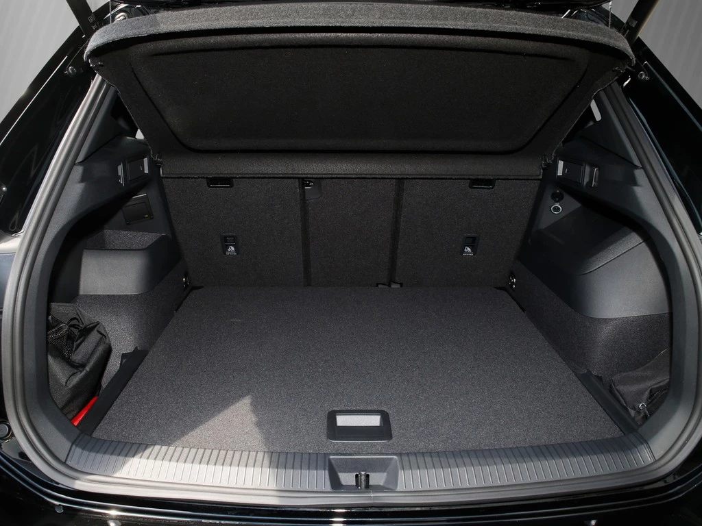 Volkswagen Tiguan R-Line 2.0 l TDI 4M. DSG Pano, Standh., AHK VSA