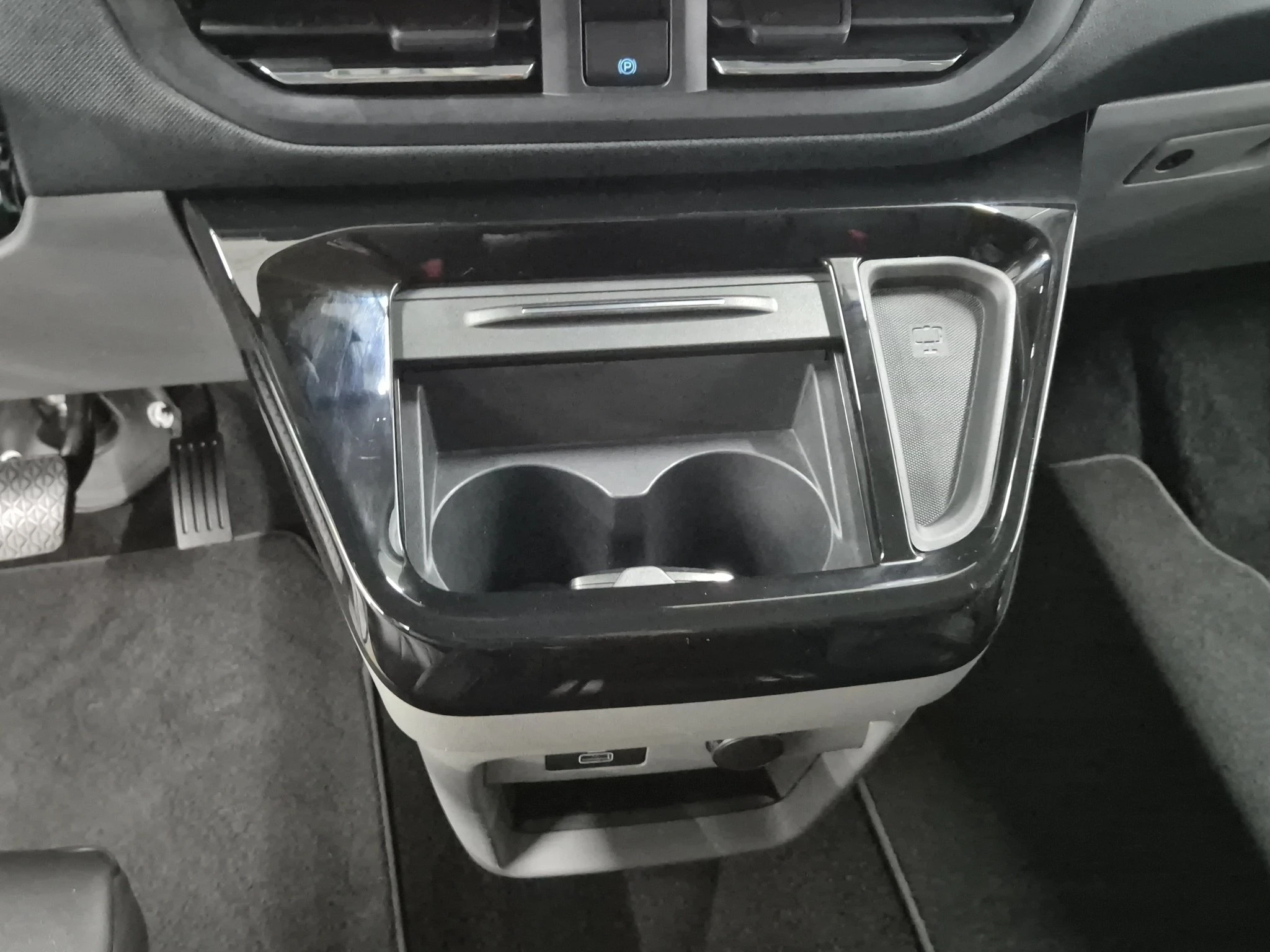 Ford-Tourneo Custom-image-13
