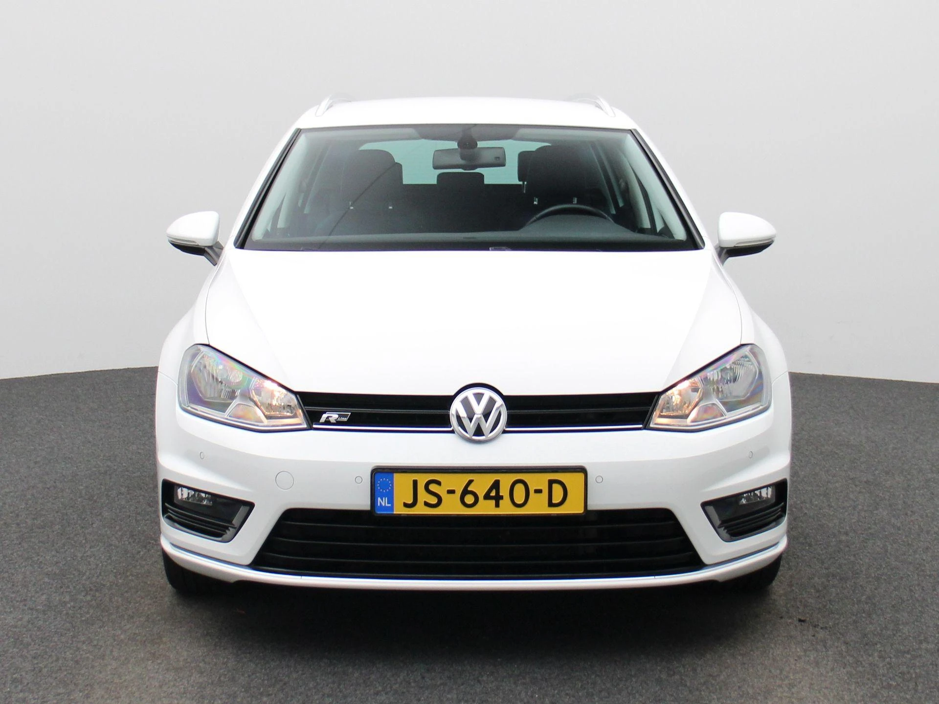 Volkswagen-Golf-image-2