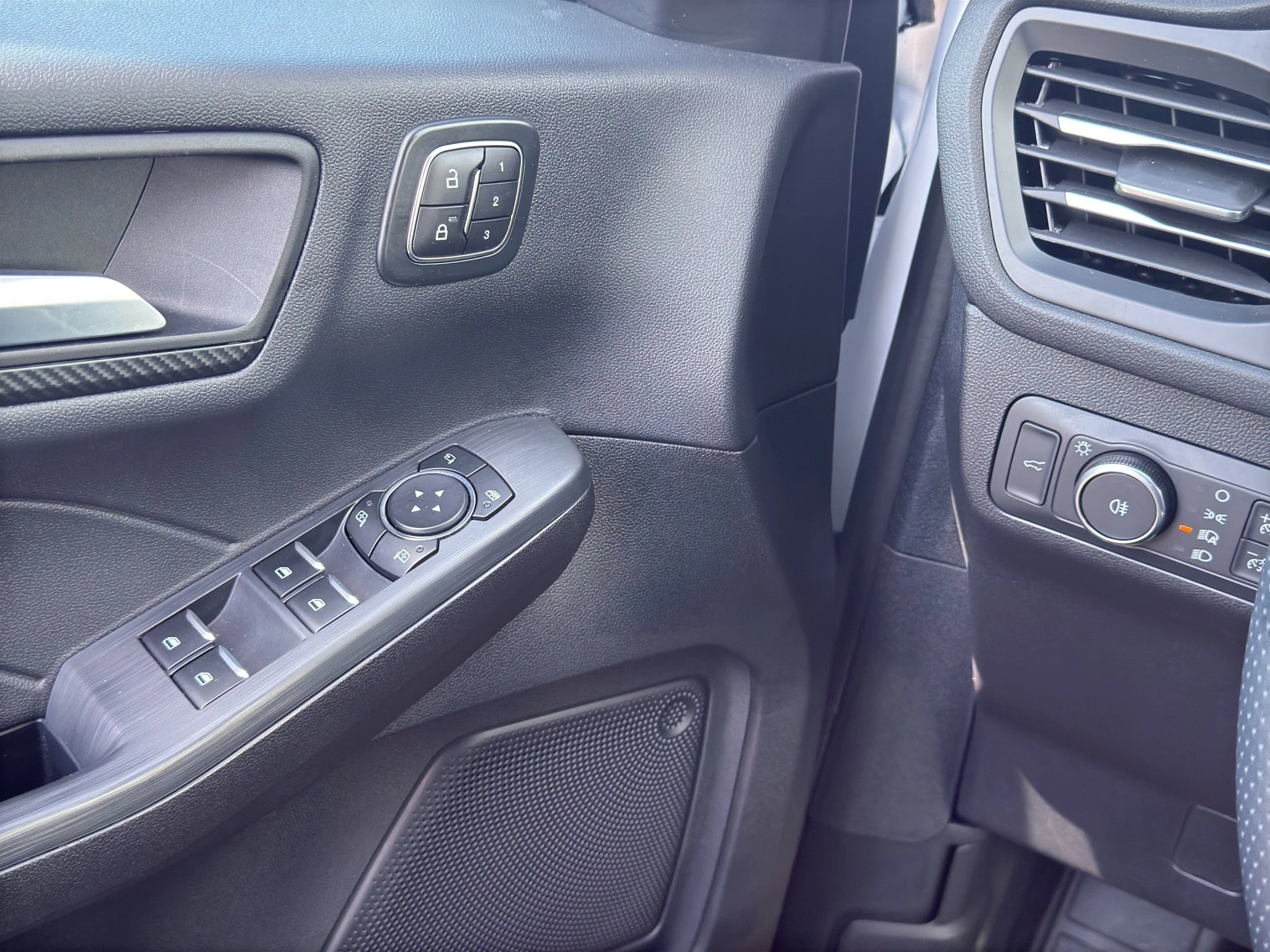 Ford Kuga ST-Line X Aut.*AHK*360GRAD*LED-MATRIX*NAVI*GRA*WINTER-PKT.