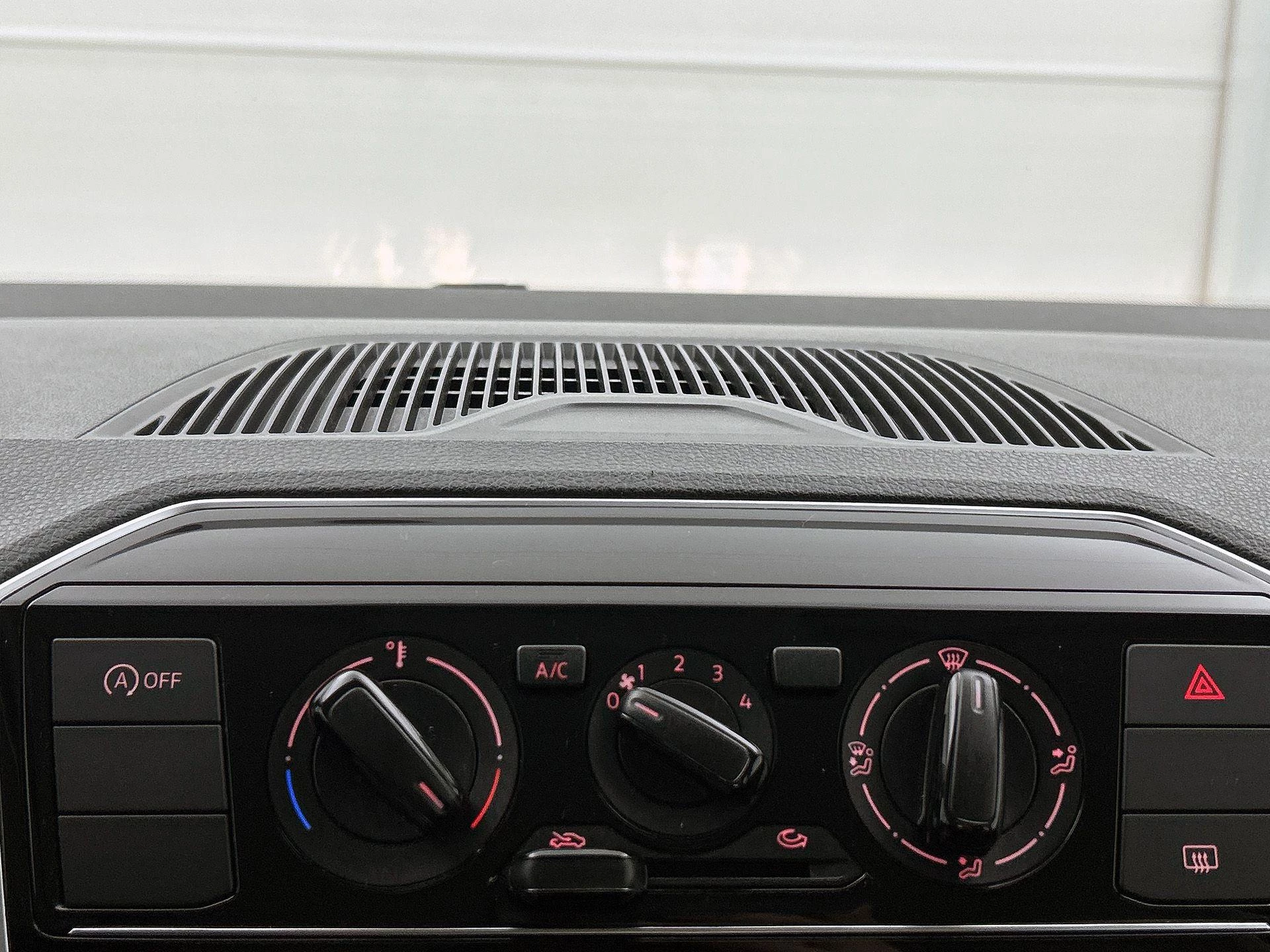 Volkswagen-up!-image-22