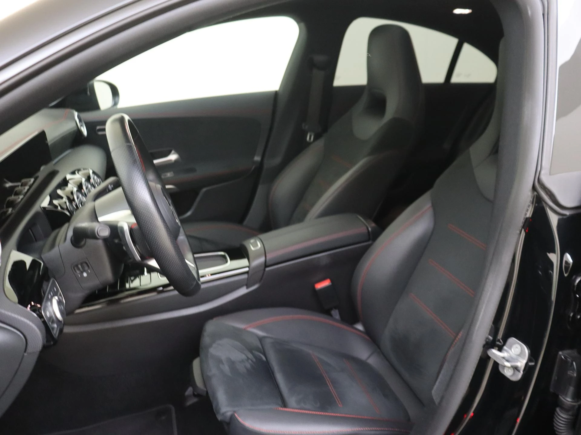 Mercedes-Benz-CLA-image-10