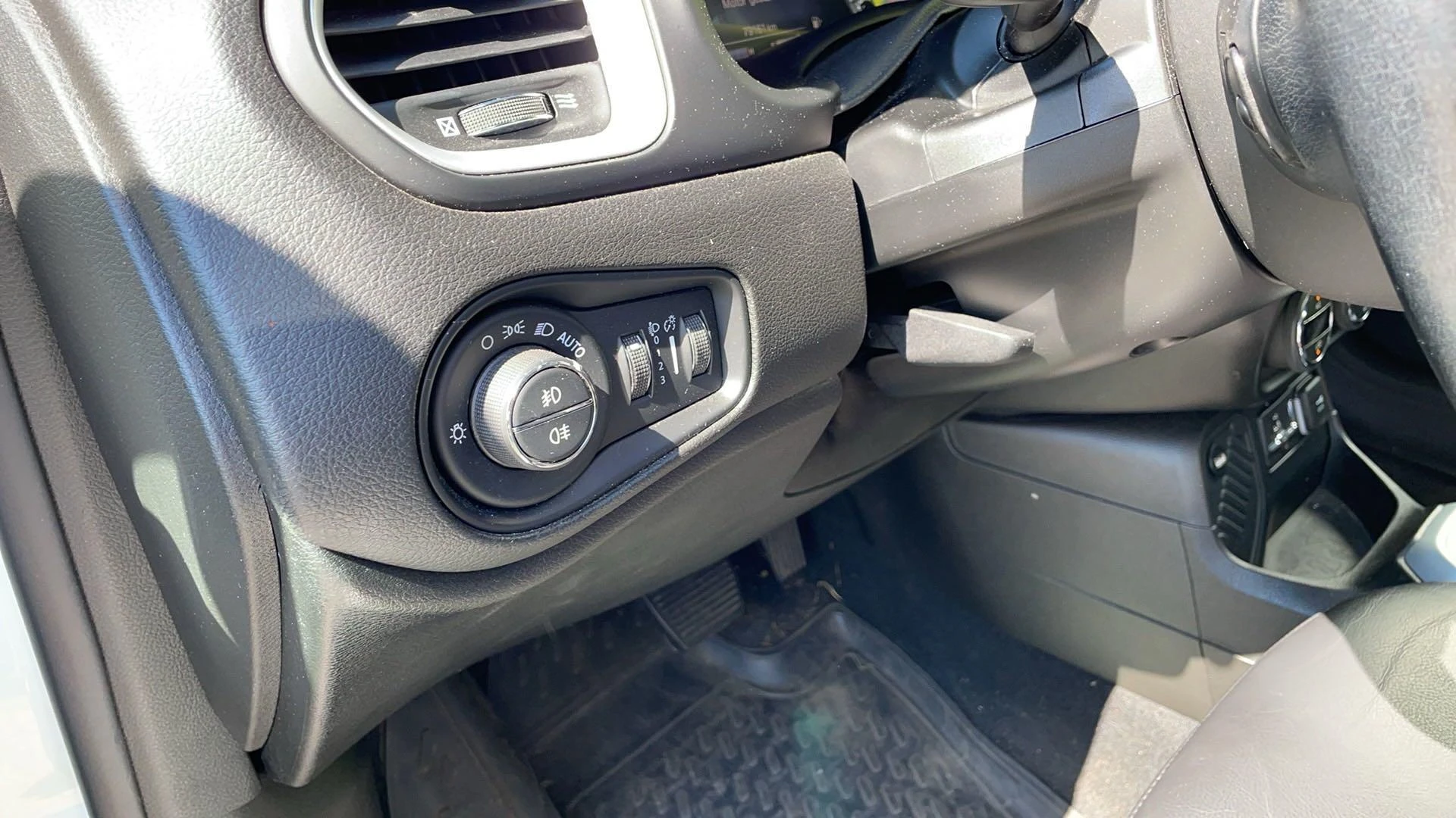 Jeep-Renegade-image-11