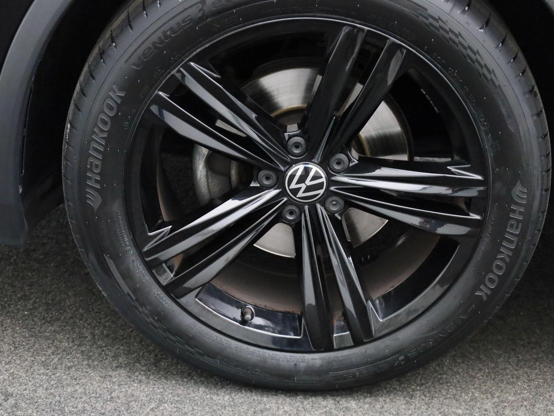 Volkswagen-Tiguan-image-14
