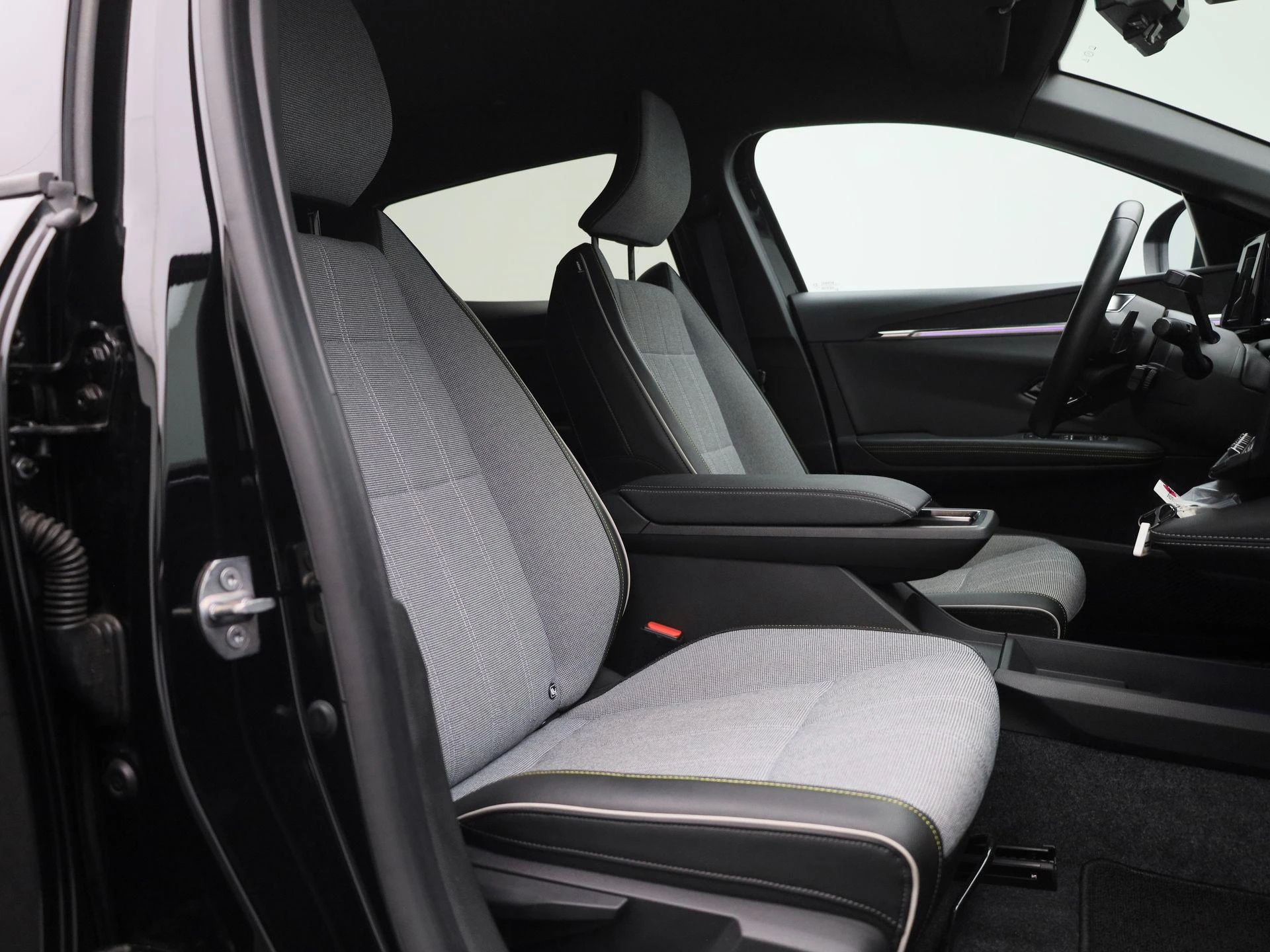 Renault-Megane E-Tech-image-31