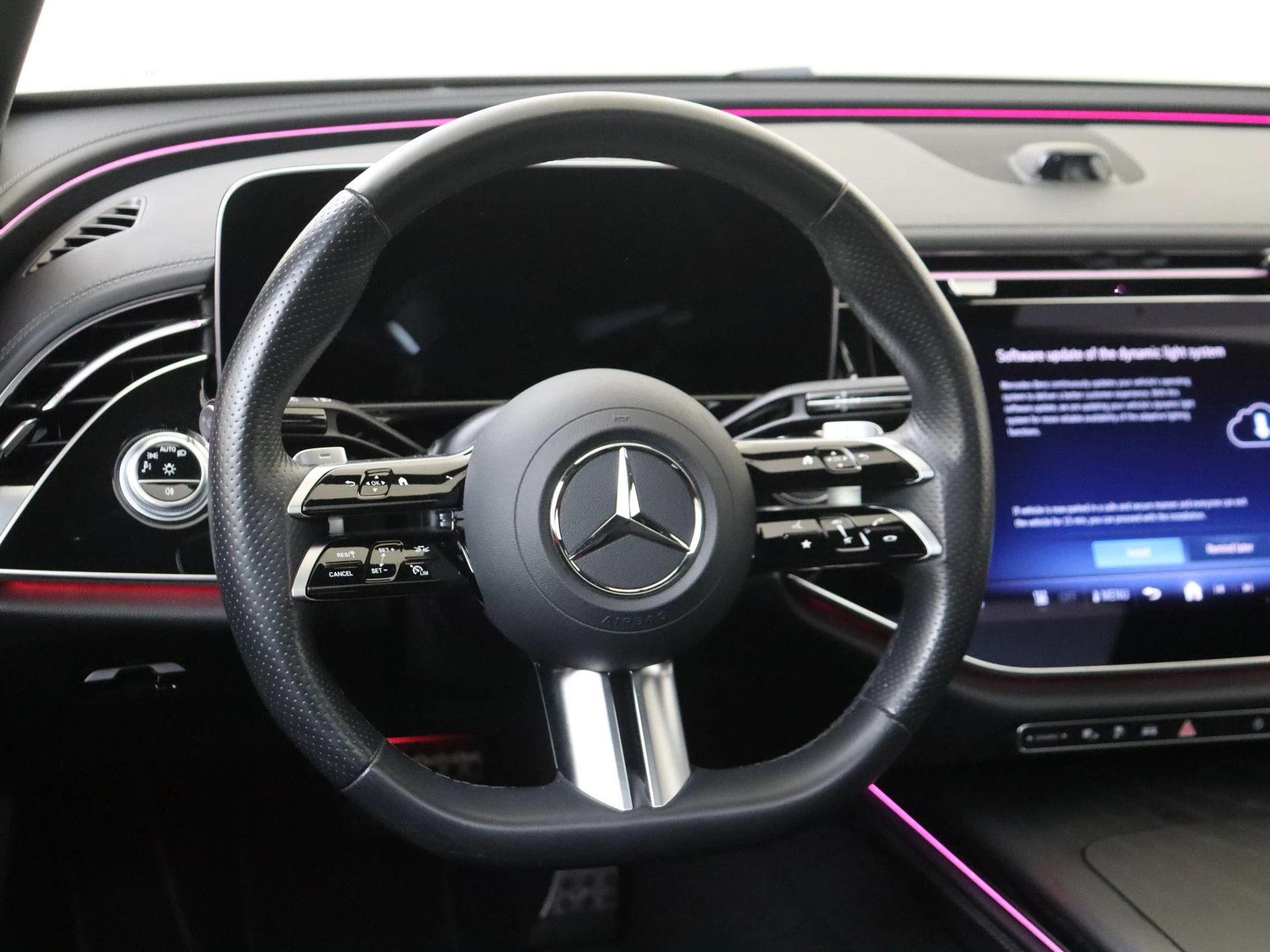 Mercedes-Benz-E-Klasse-image-9