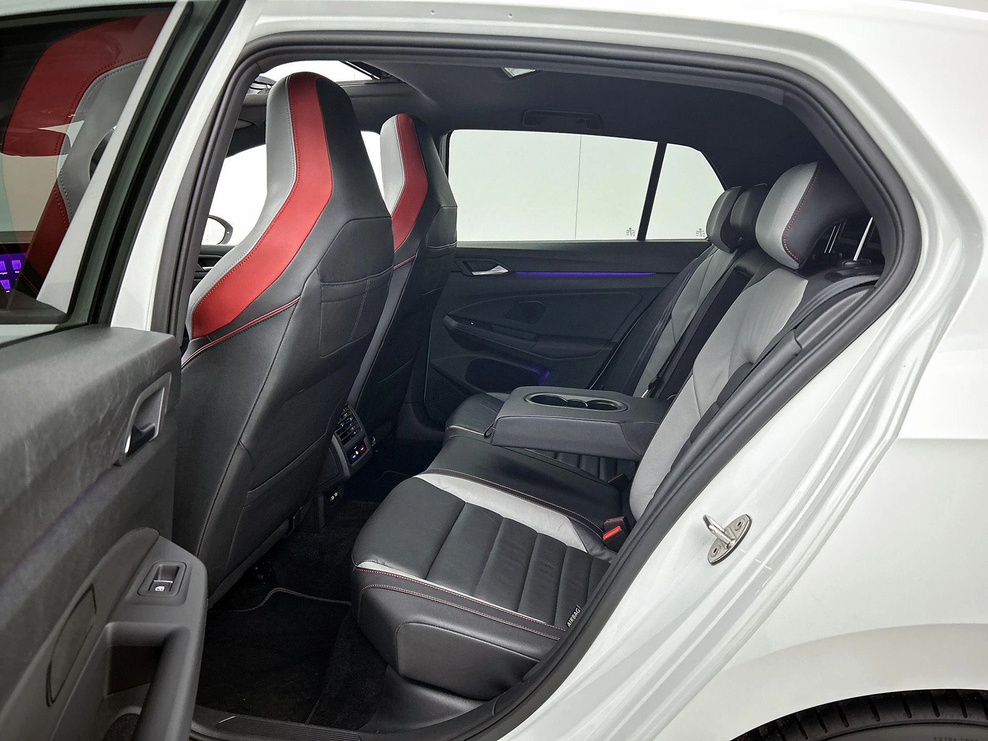 Volkswagen-Golf-image-26