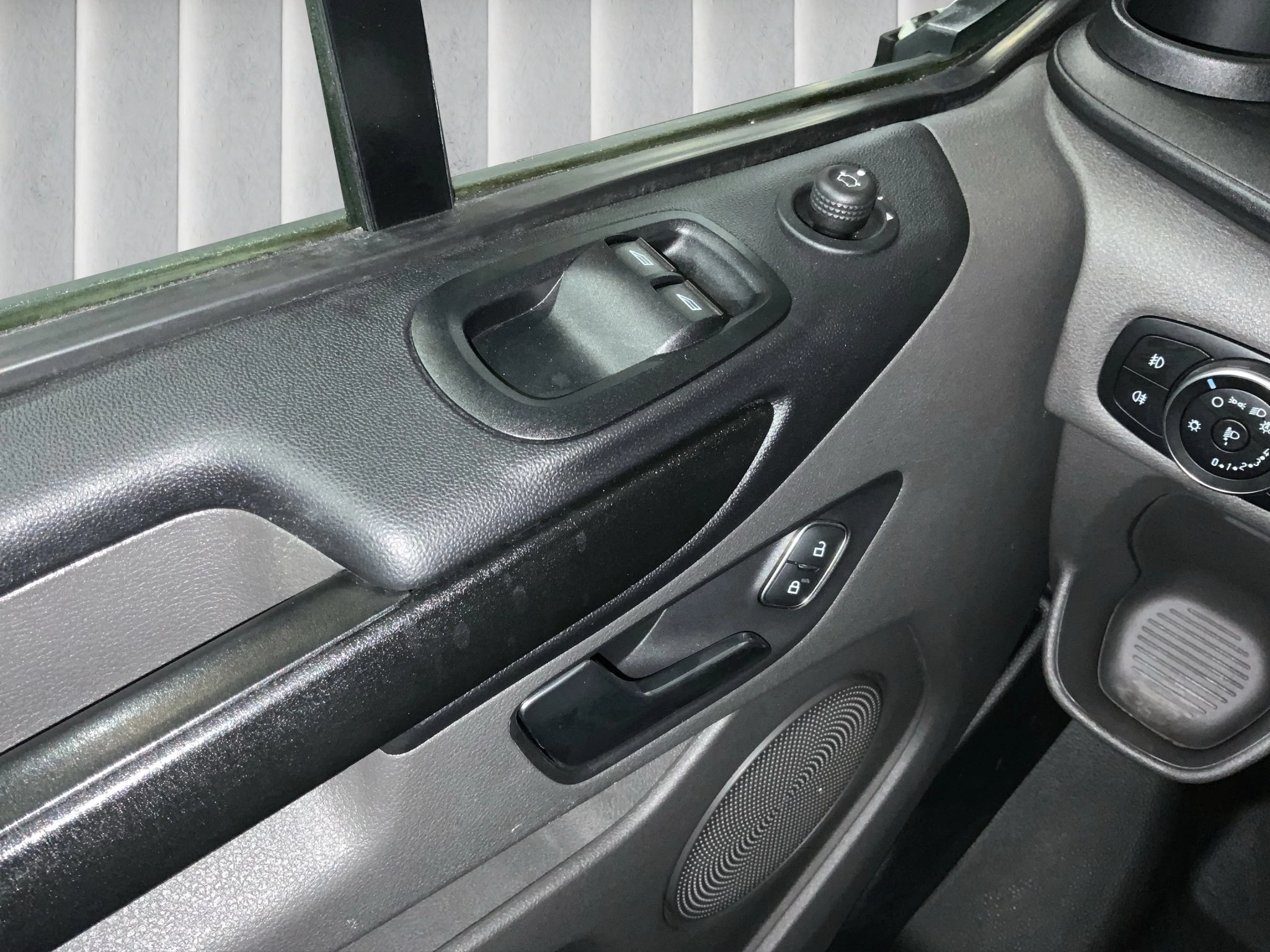 Ford-Transit Custom-image-14