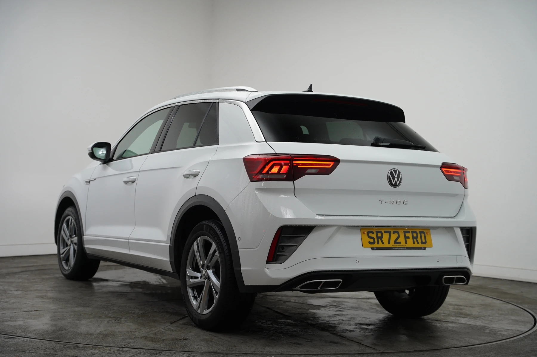 Volkswagen-T-Roc-image-2