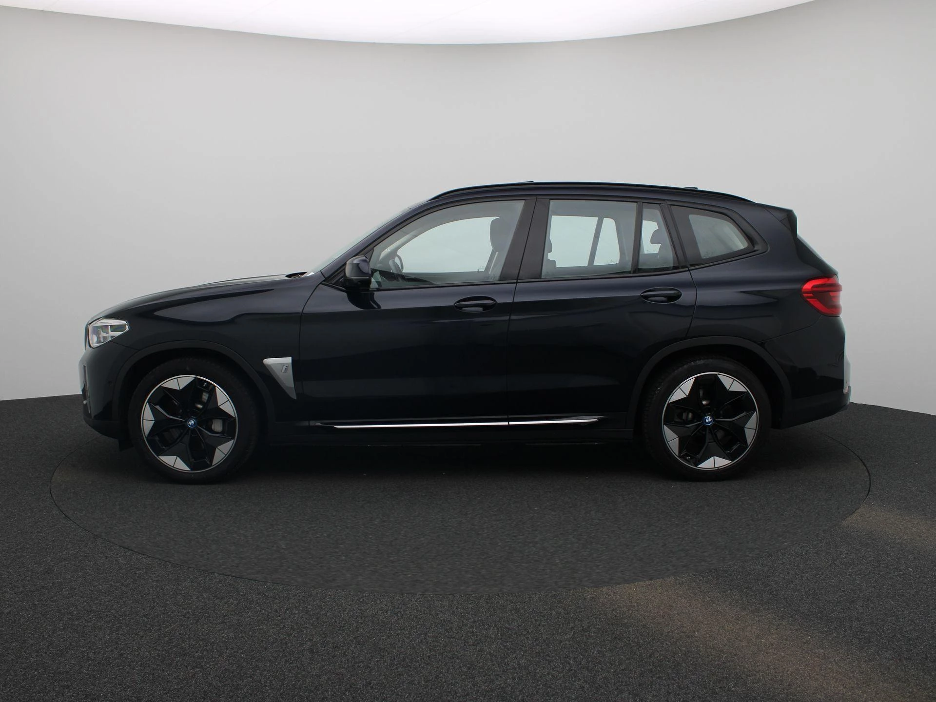 BMW-iX3-image-3