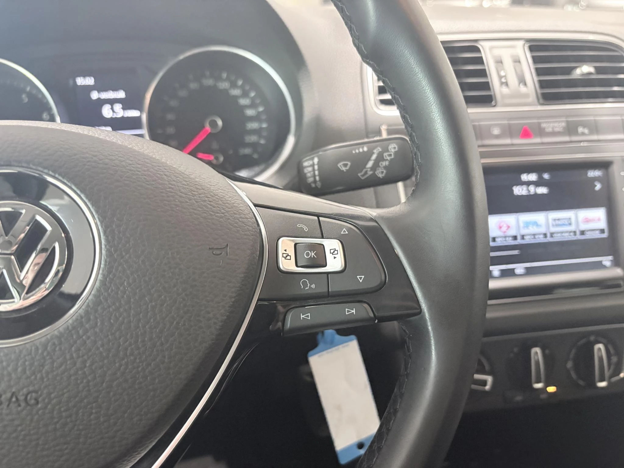 Volkswagen-Polo-image-16