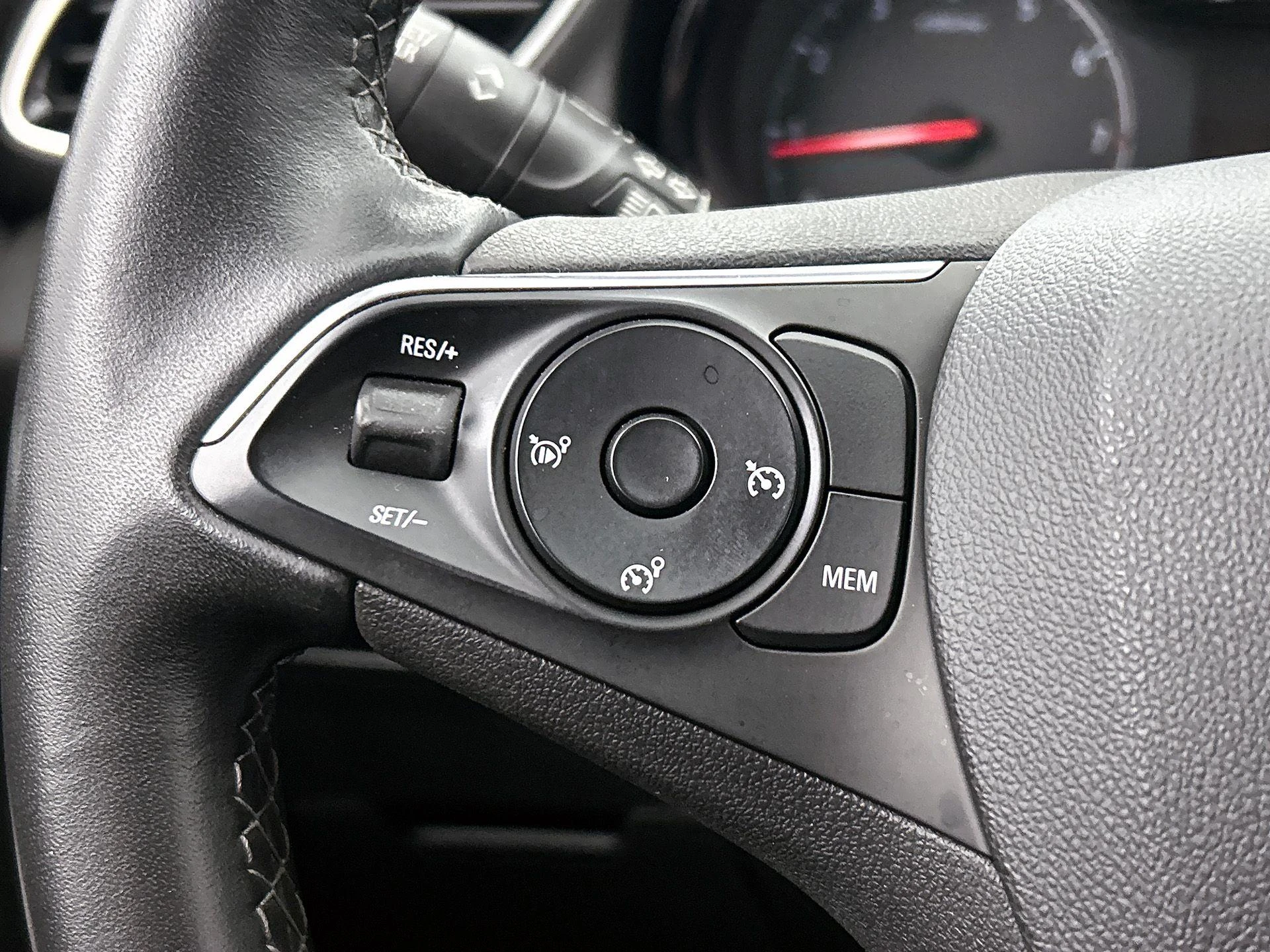 Opel-Grandland X-image-5