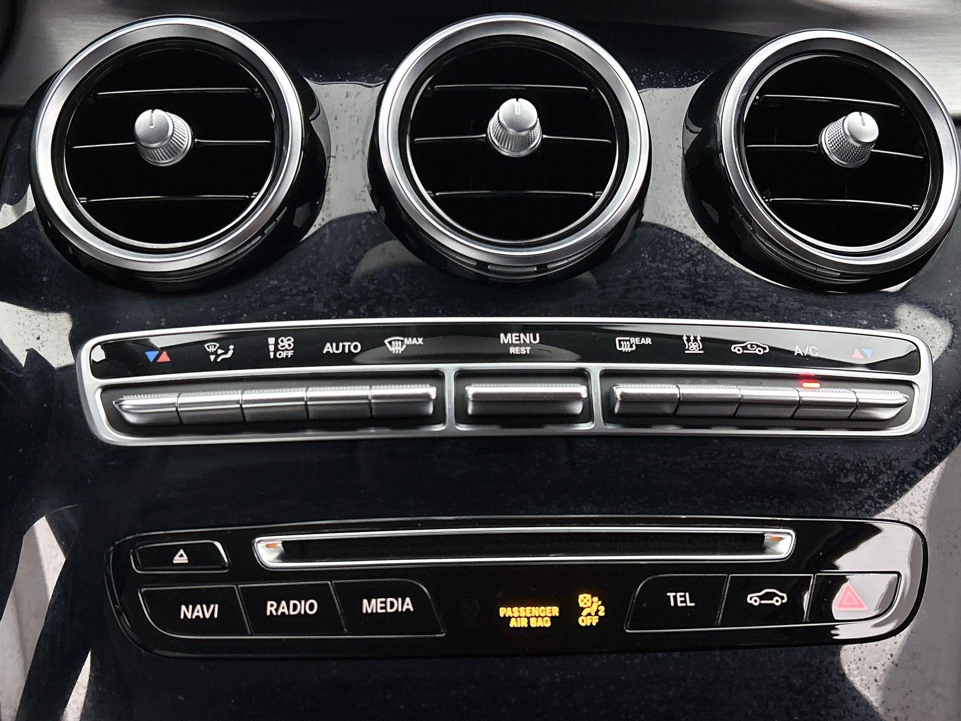 Mercedes-Benz-C-Klasse-image-16