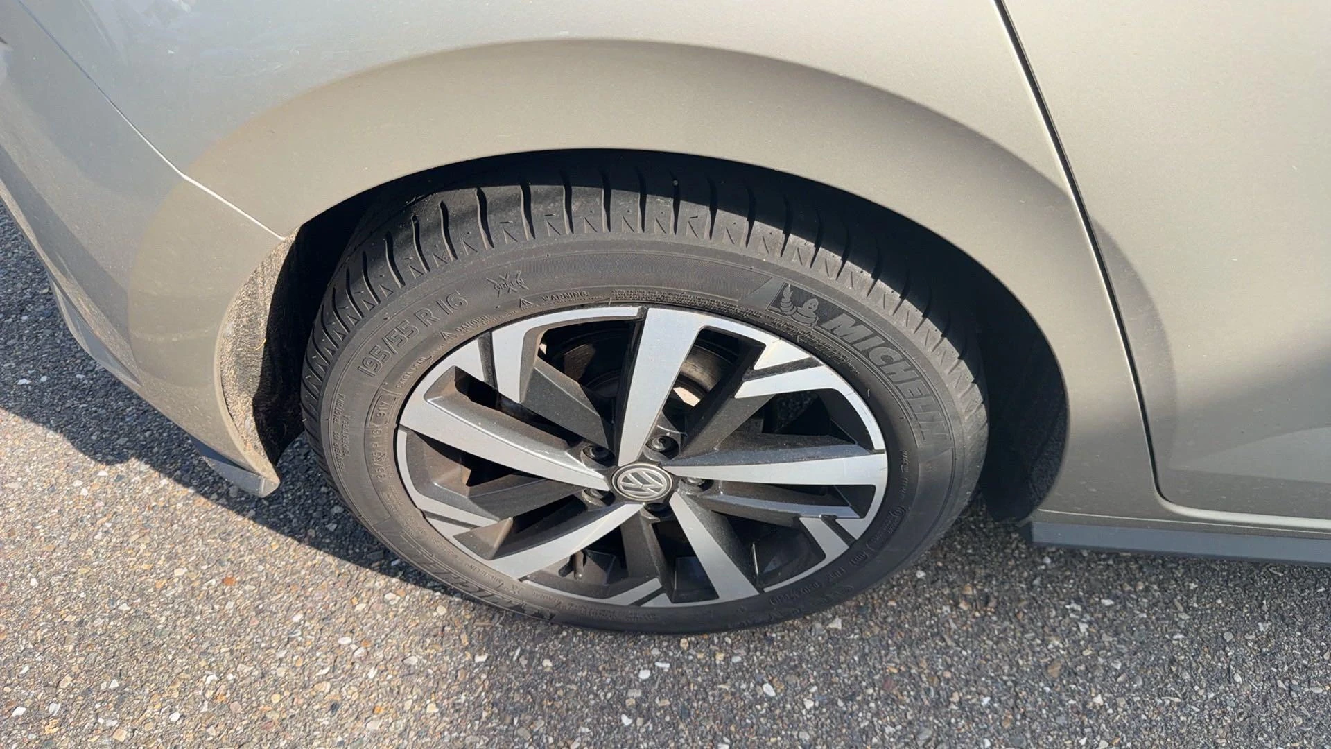 Volkswagen-Polo-image-9