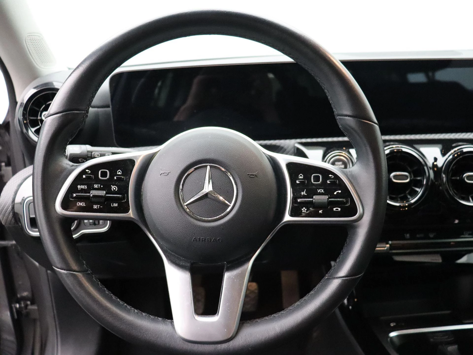 Mercedes-Benz A-Klasse 160 + CARPLAY + SENSOREN + CAMERA +