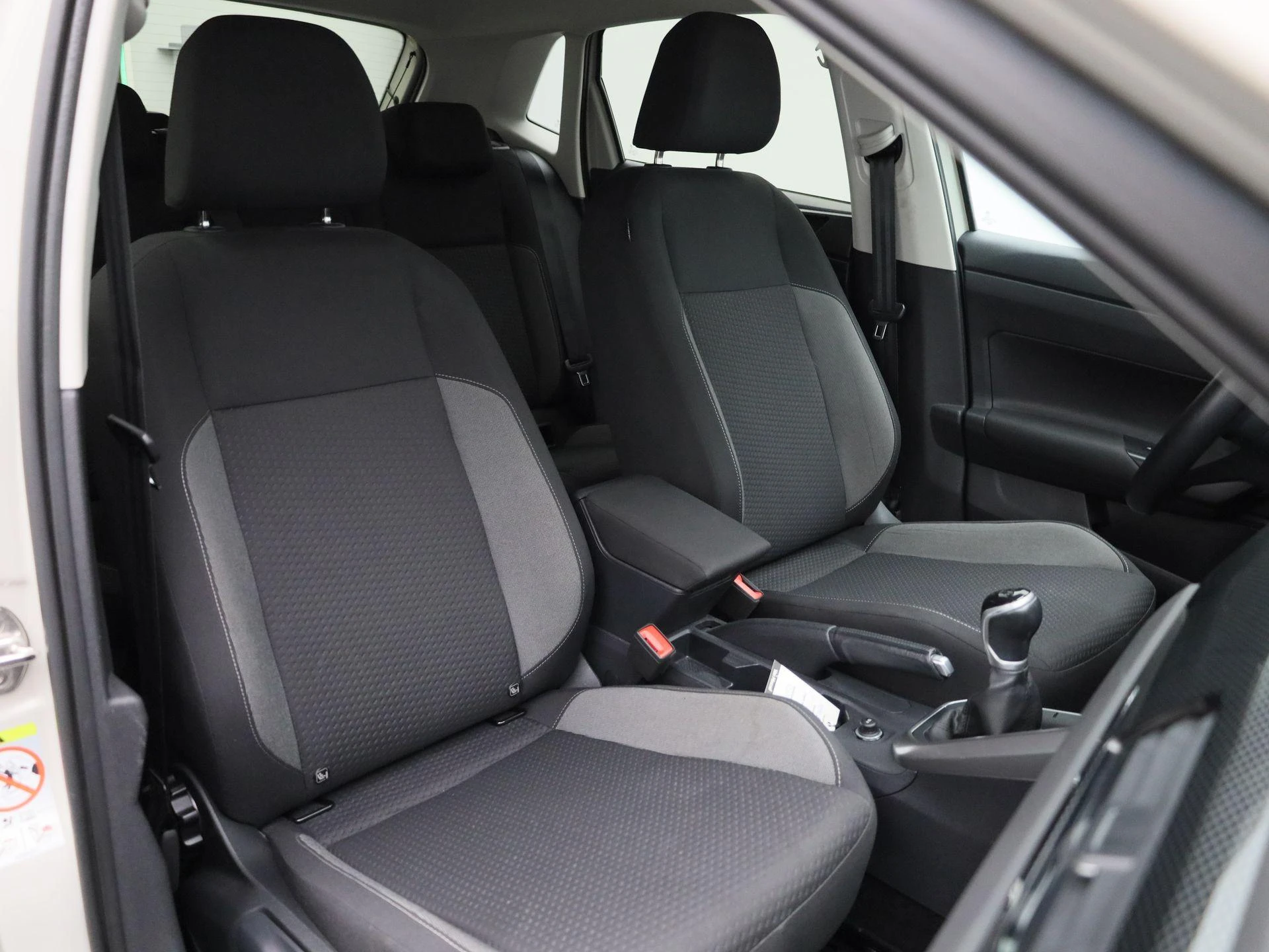 Volkswagen-Polo-image-34