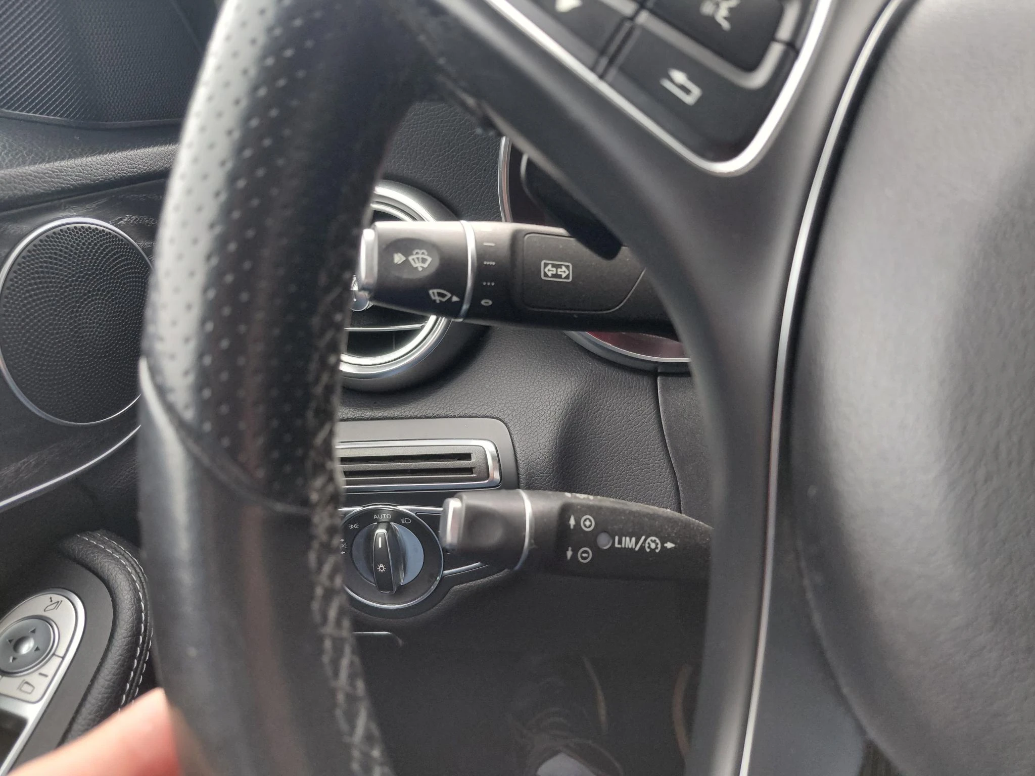 Mercedes-Benz-C-Klasse-image-19