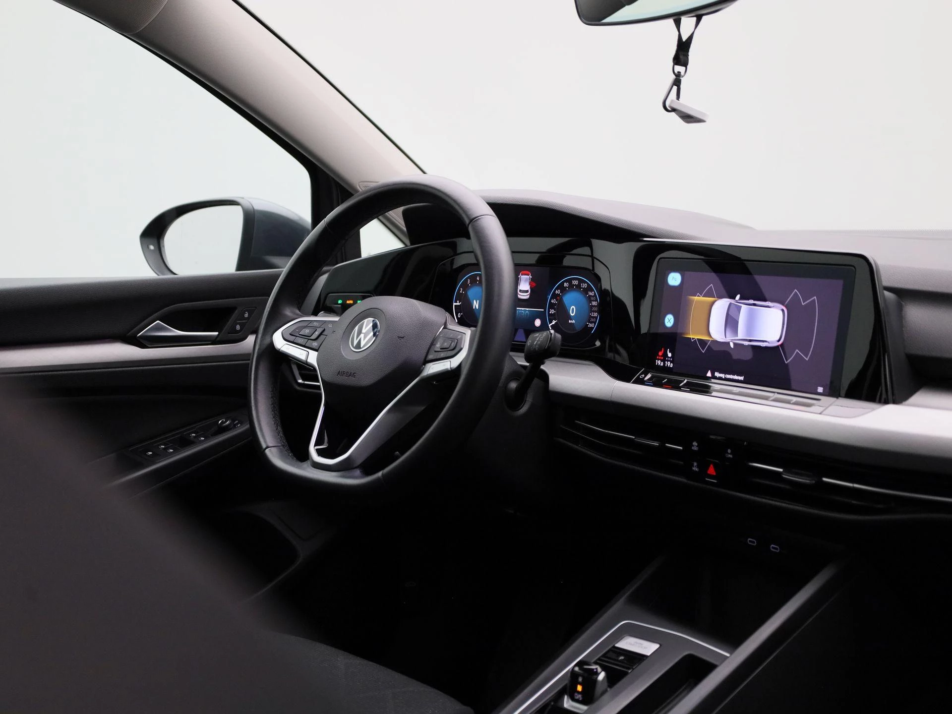 Volkswagen-Golf-image-33