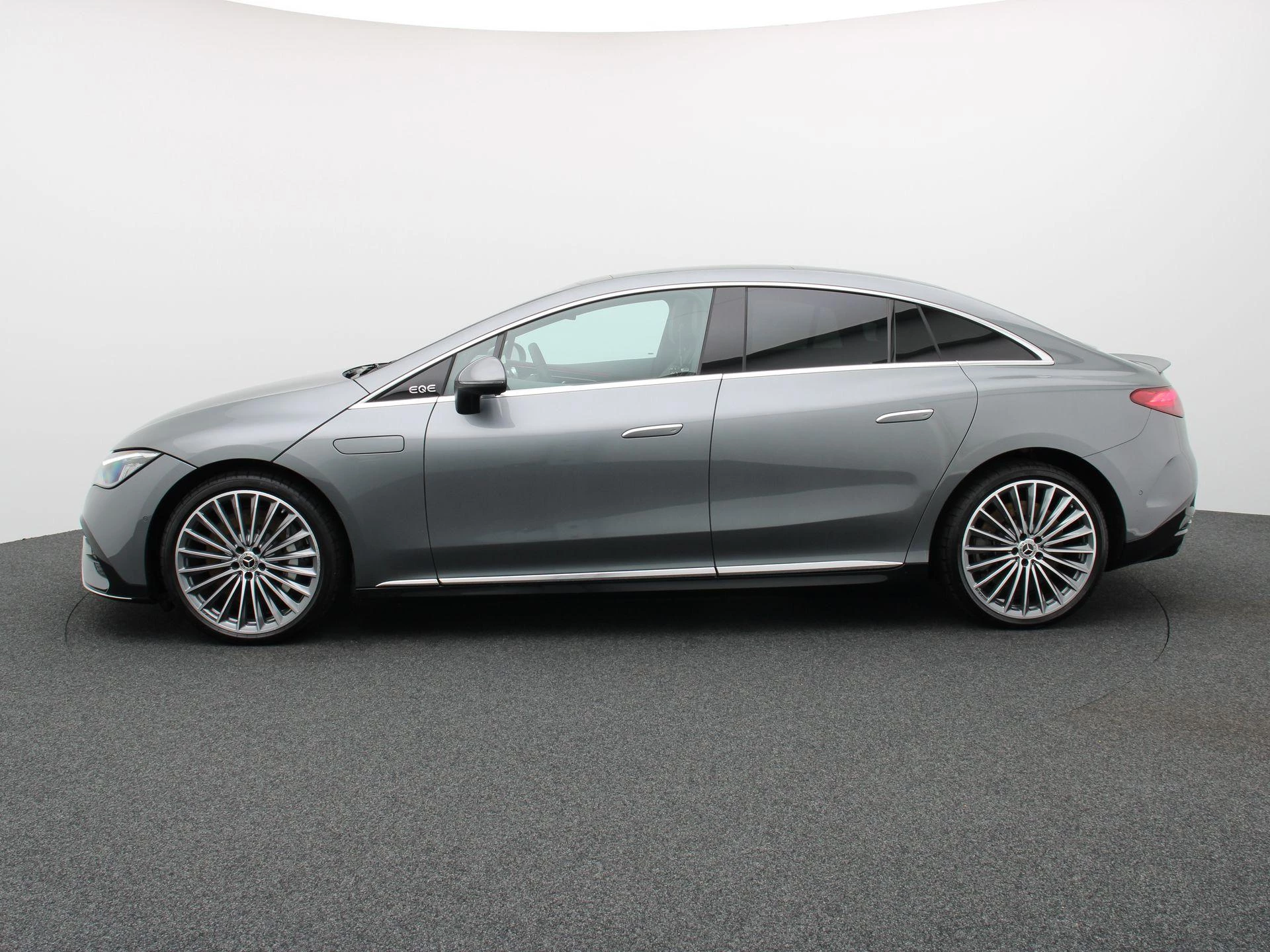 Mercedes-Benz EQE 300 AMG Line + AIRMATIC + PANORAMISCH DAK +