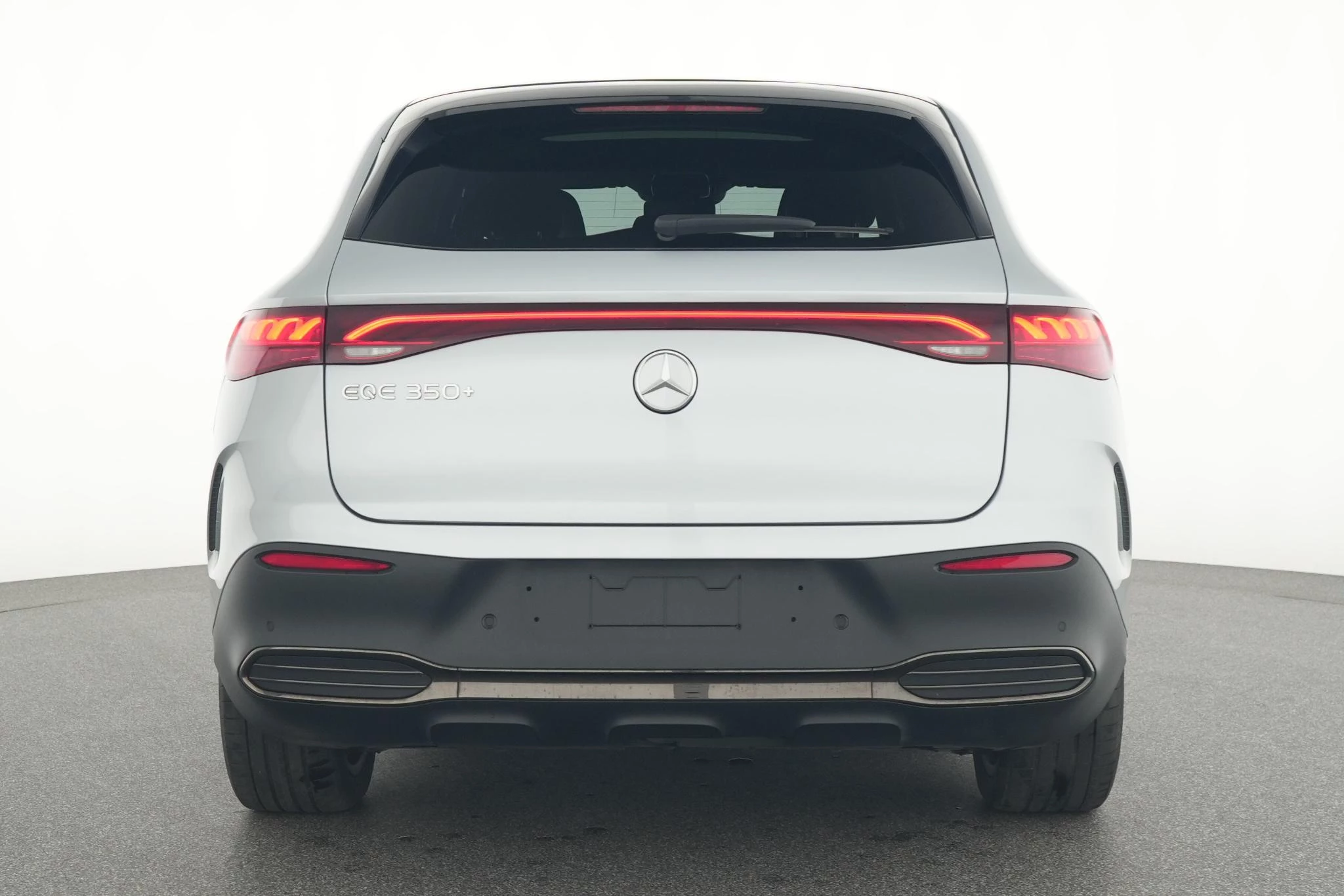 Mercedes-Benz-EQE-image-9