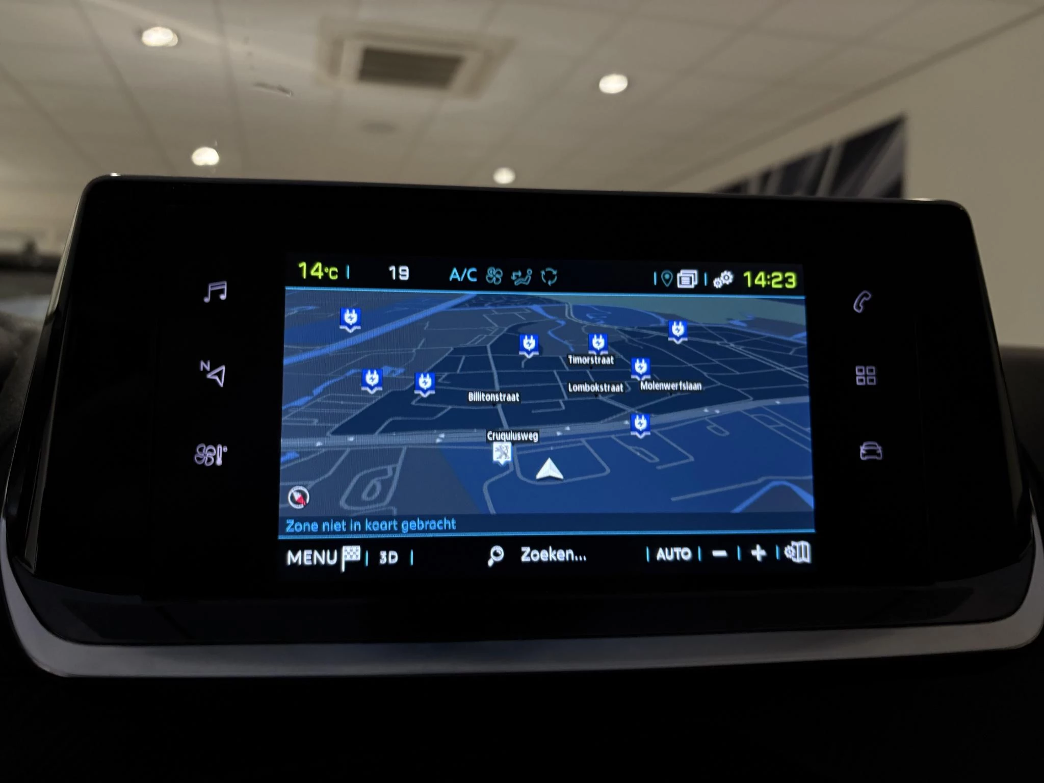 Peugeot-e-208-image-12