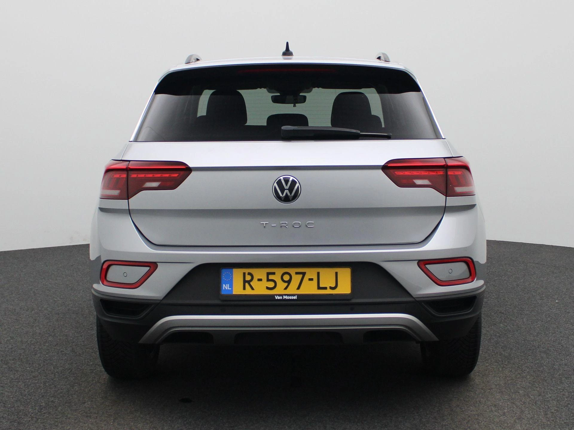 Volkswagen-T-Roc-image-4