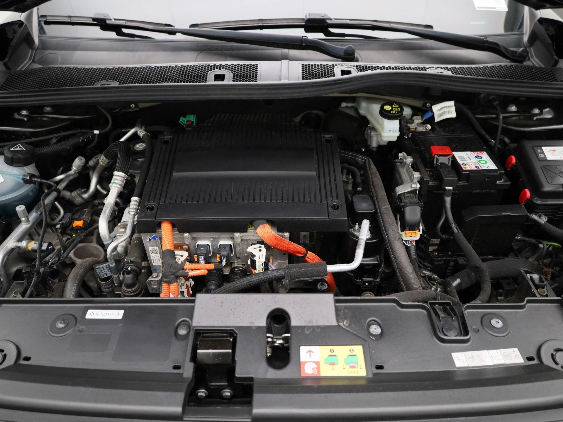 Peugeot-e-208-image-33