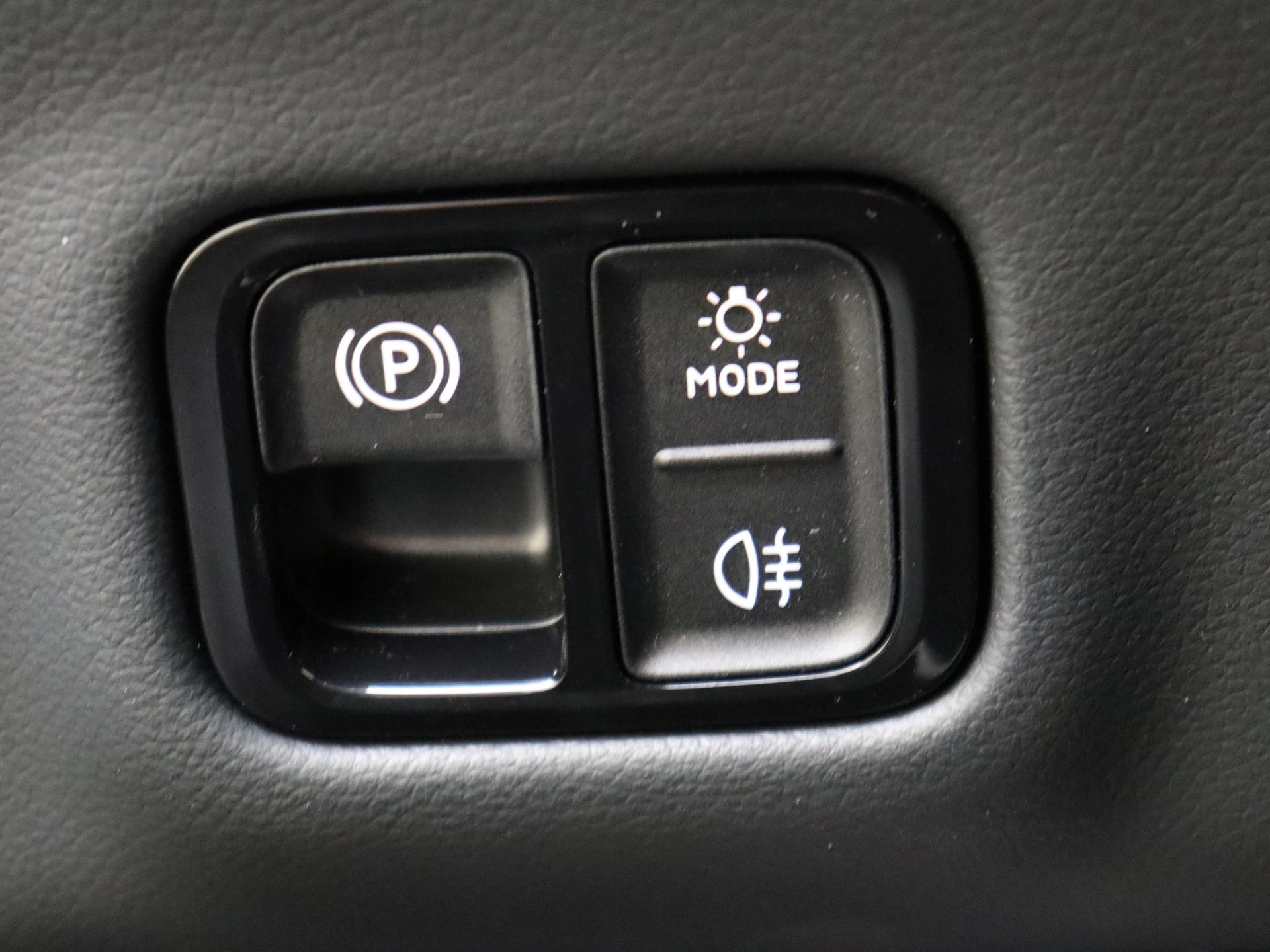 Mercedes-Benz-C-Klasse-image-23