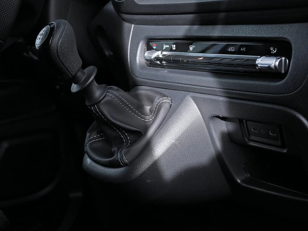 Mercedes-Benz-Vito 116-image-11