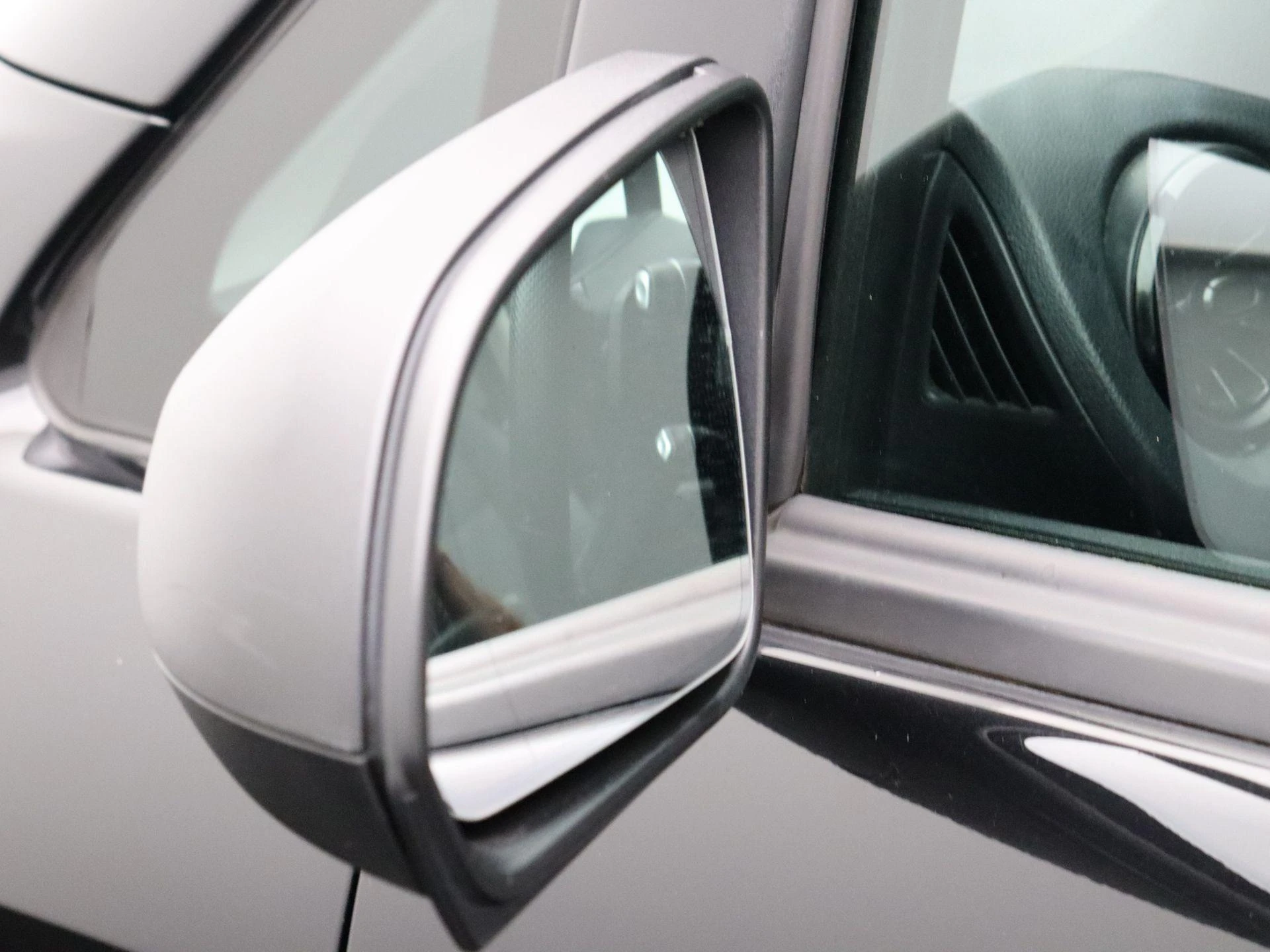 Mercedes-Benz-Vito-image-7