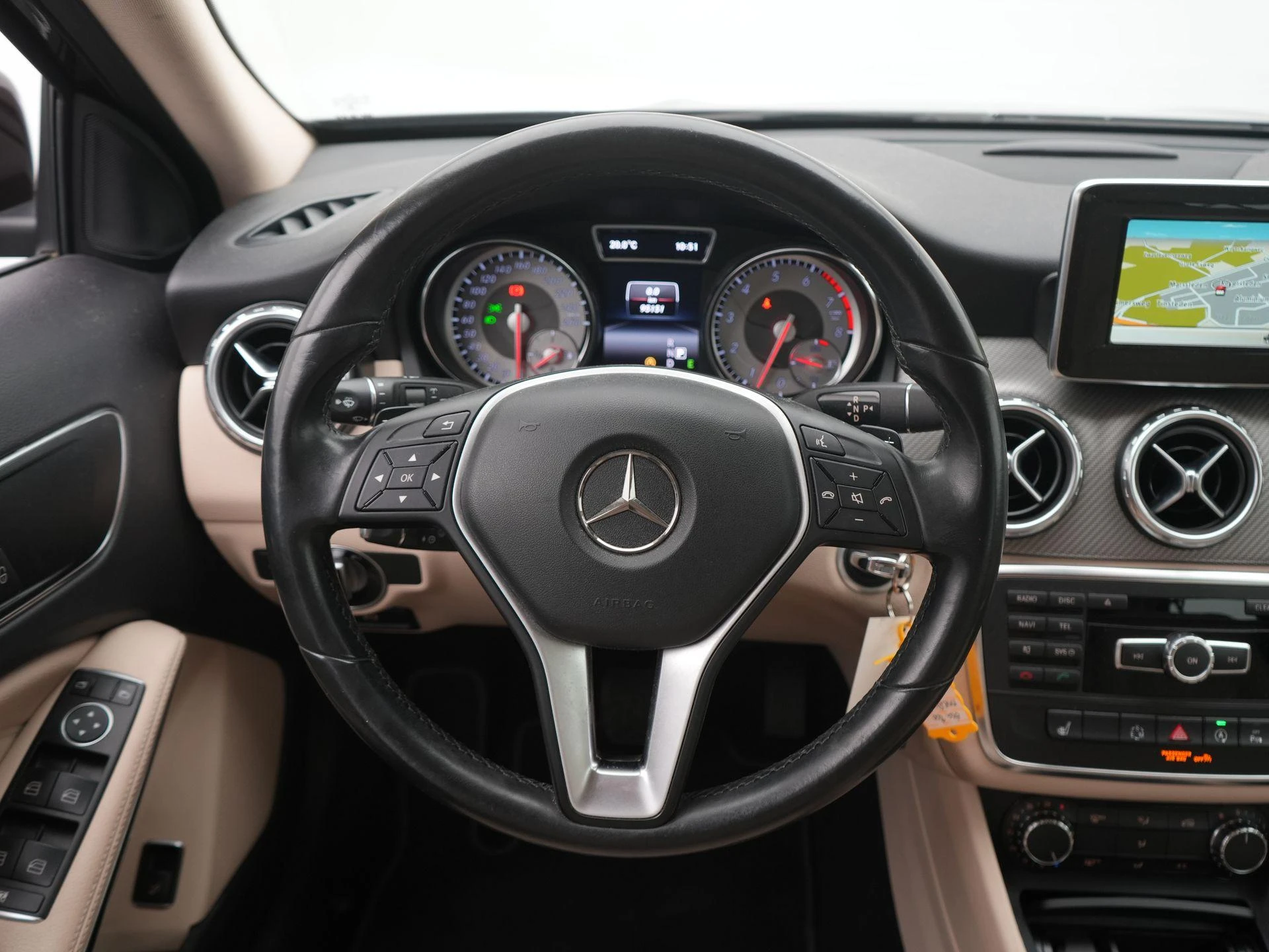 Mercedes-Benz-GLA-image-7