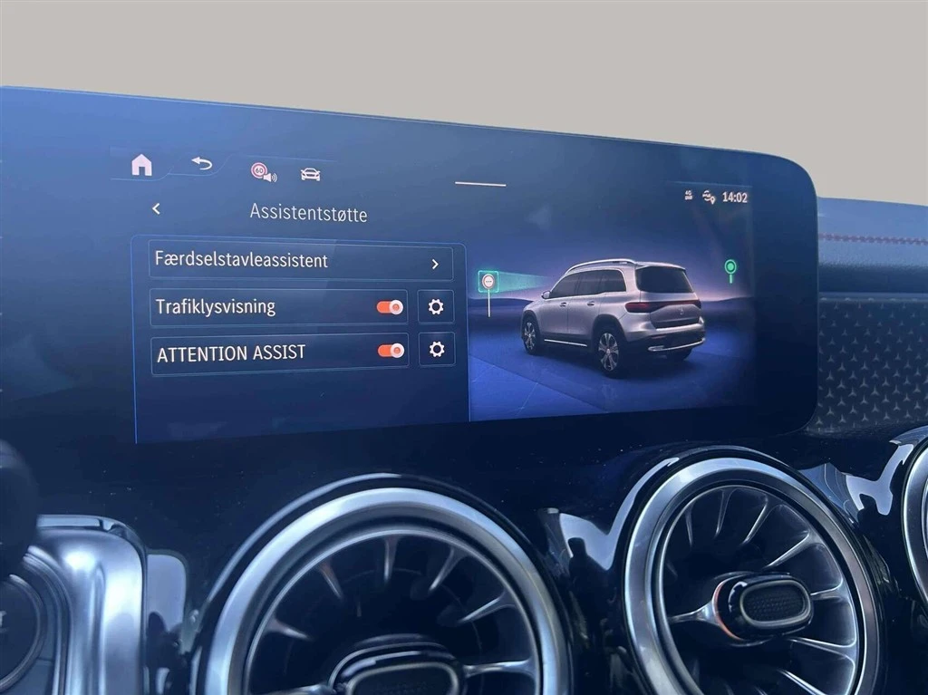 Mercedes-Benz-EQB-image-19
