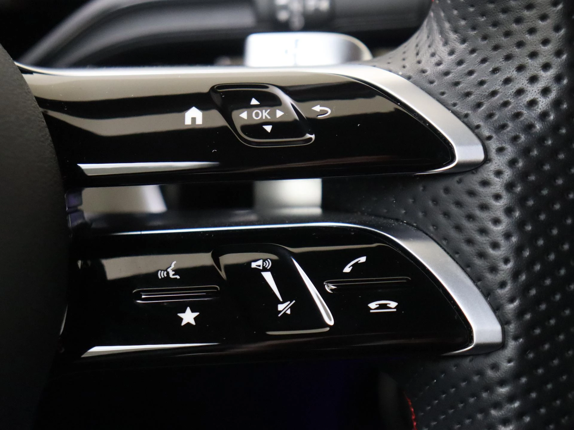 Mercedes-Benz-GLA-image-13