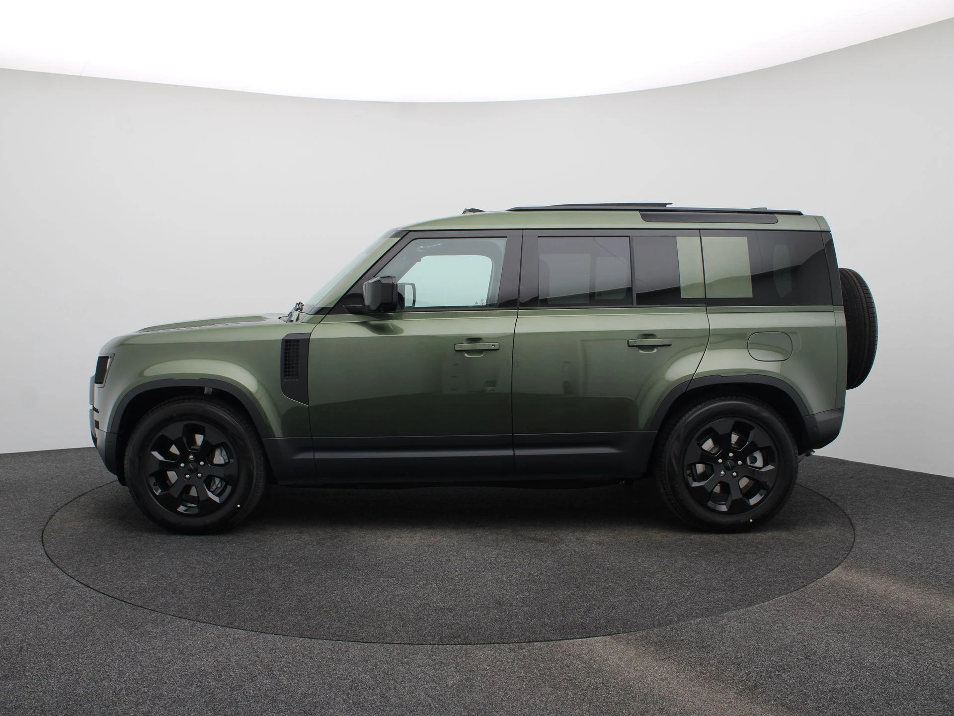 Land Rover-Defender-image-3