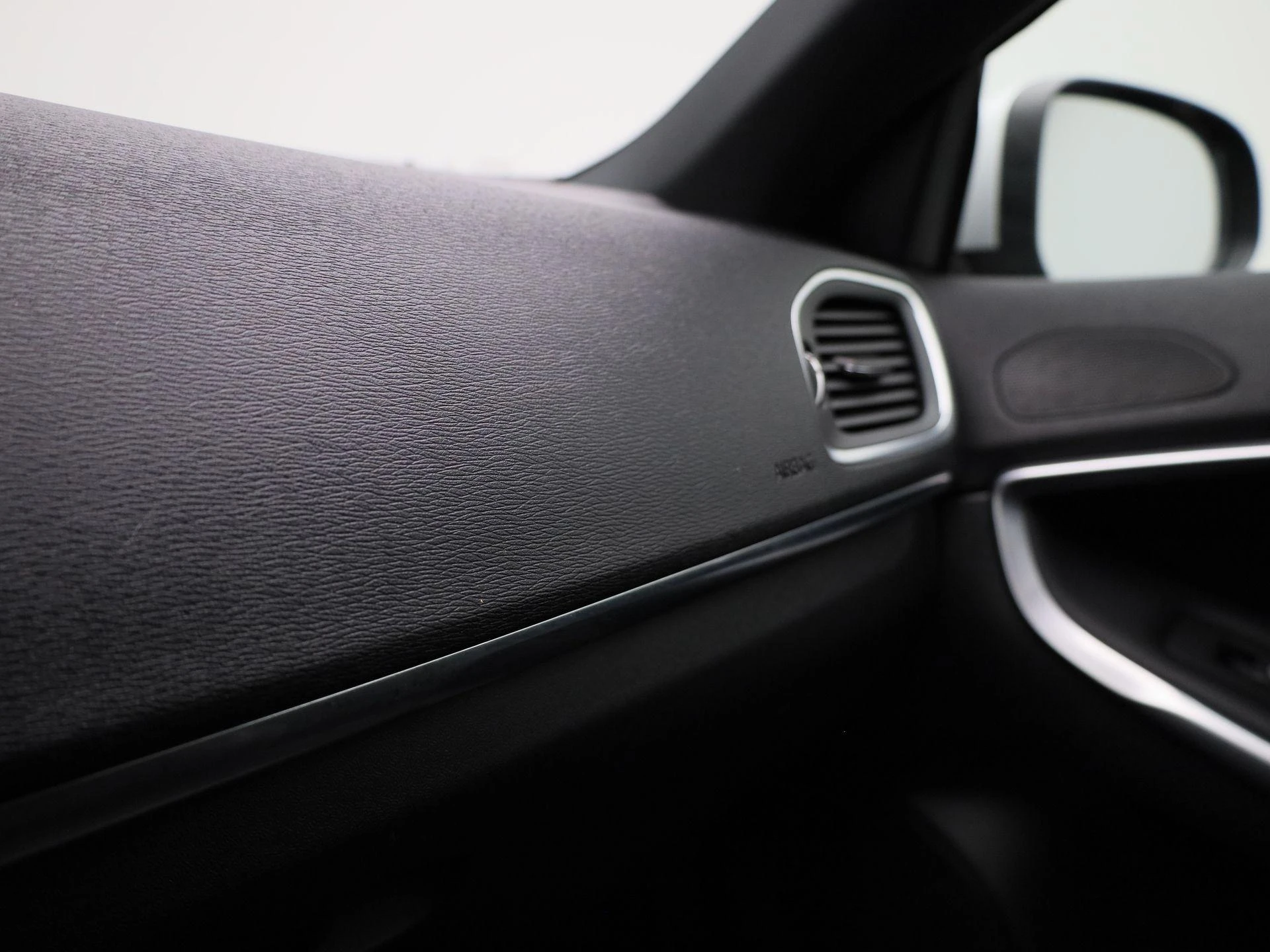 Volvo-V40-image-25