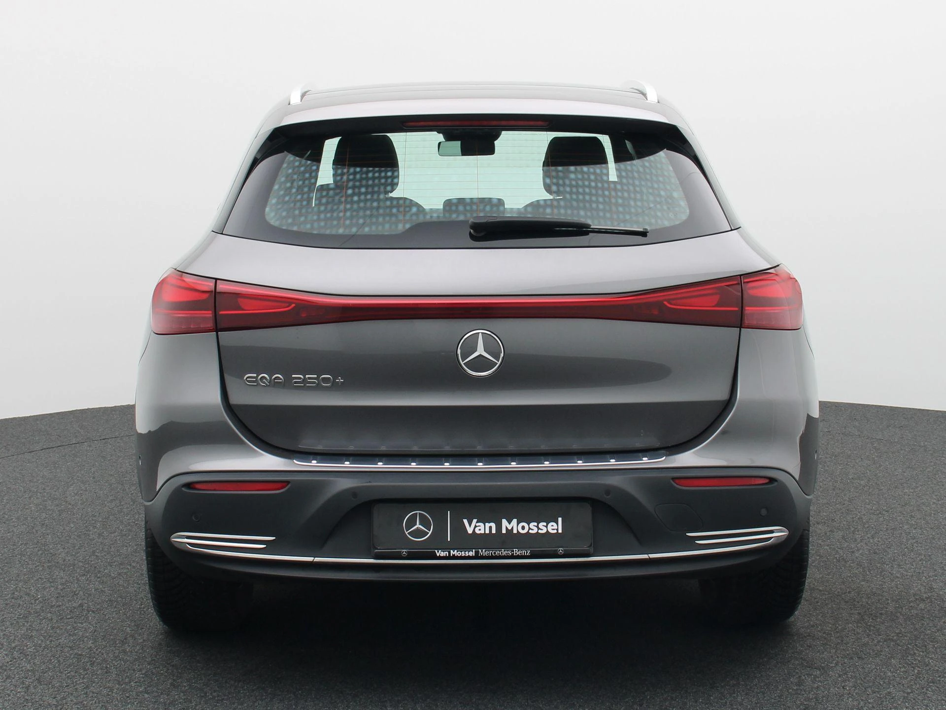 Mercedes-Benz-EQA-image-4