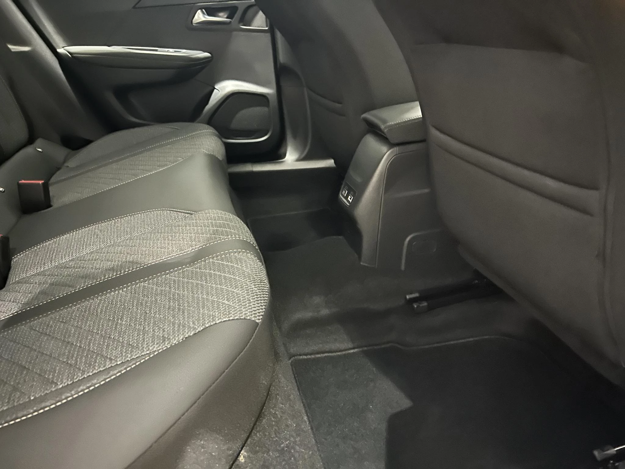 Peugeot 2008 1.2 Hybrid 145 Allure