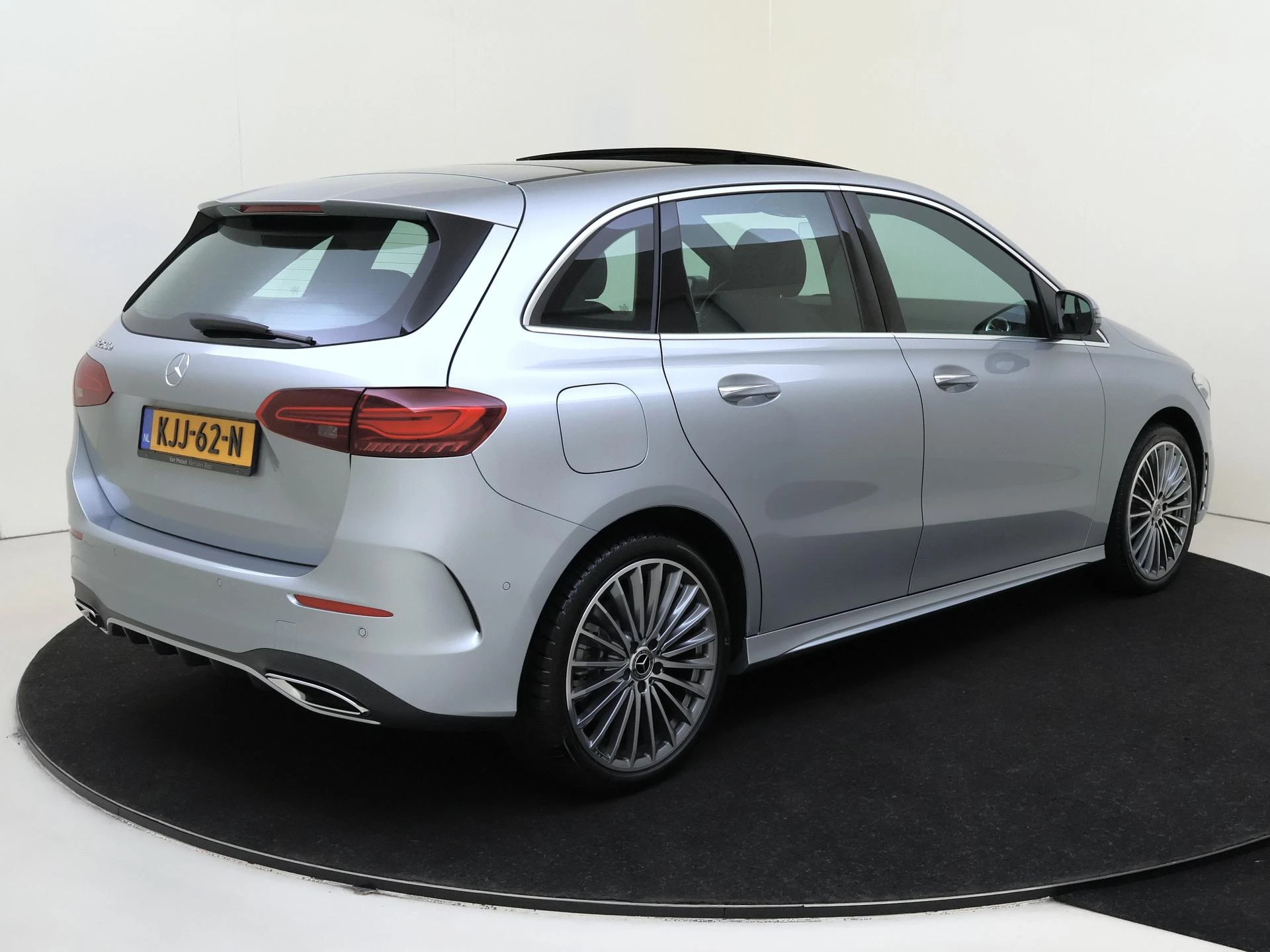 Mercedes-Benz-B-Klasse-image-3