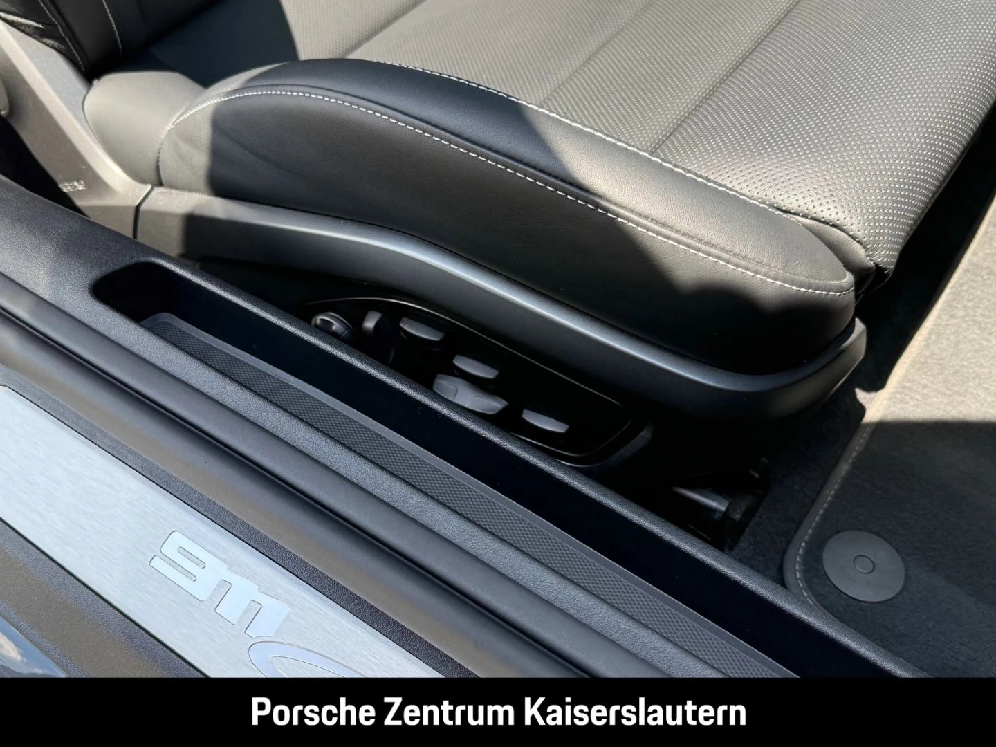 Porsche 911 992 Carrera Sportabgasanlage BOSE 21-Zoll carrera s
