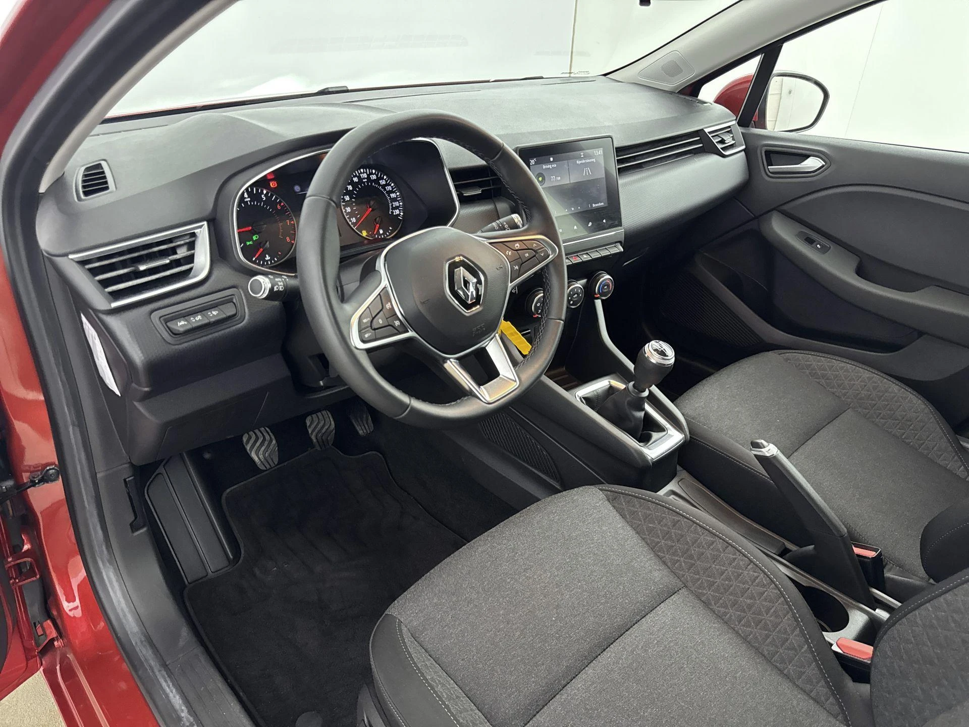 Renault-Clio-image-8