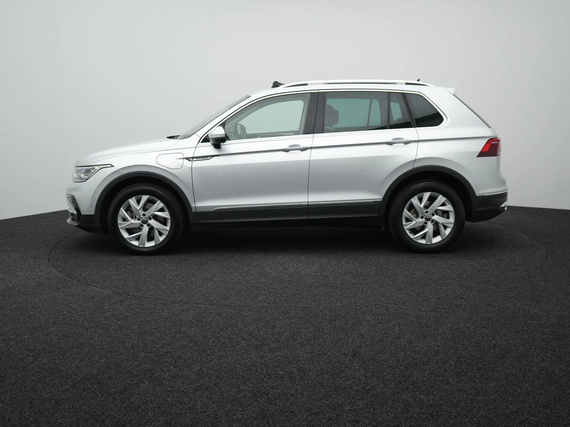 Volkswagen-Tiguan-image-3