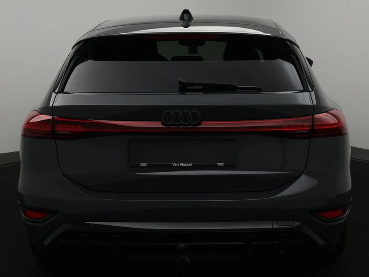 Audi-A6 Avant e-tron-image-4