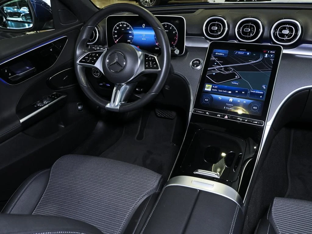 Mercedes-Benz-C-Klasse 300-image-10