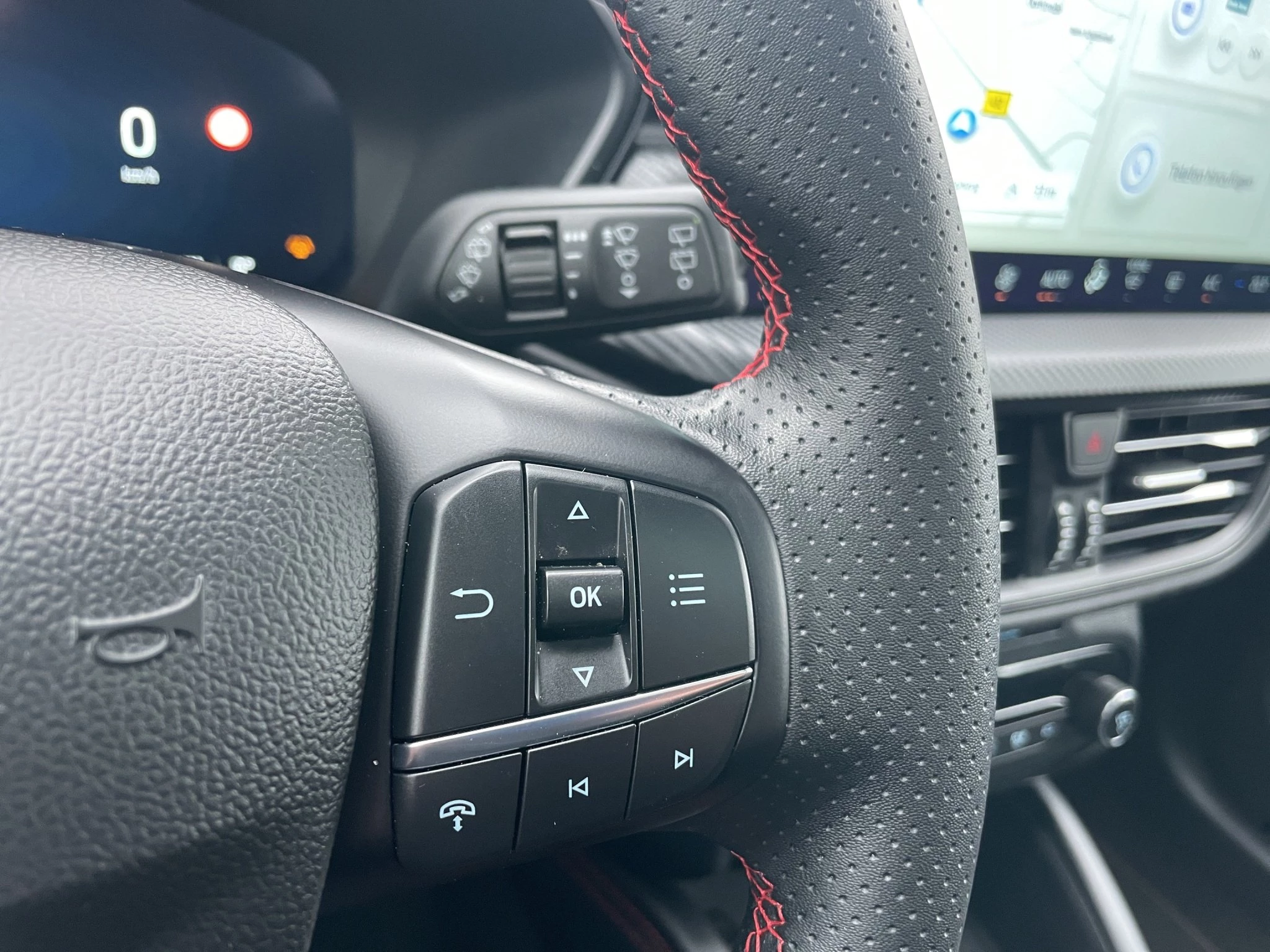 Ford Kuga ST-Line X Aut.*PANO*AHK*360GRAD*LED-MATRIX*NAVI*GRA*WINTER-PKT.