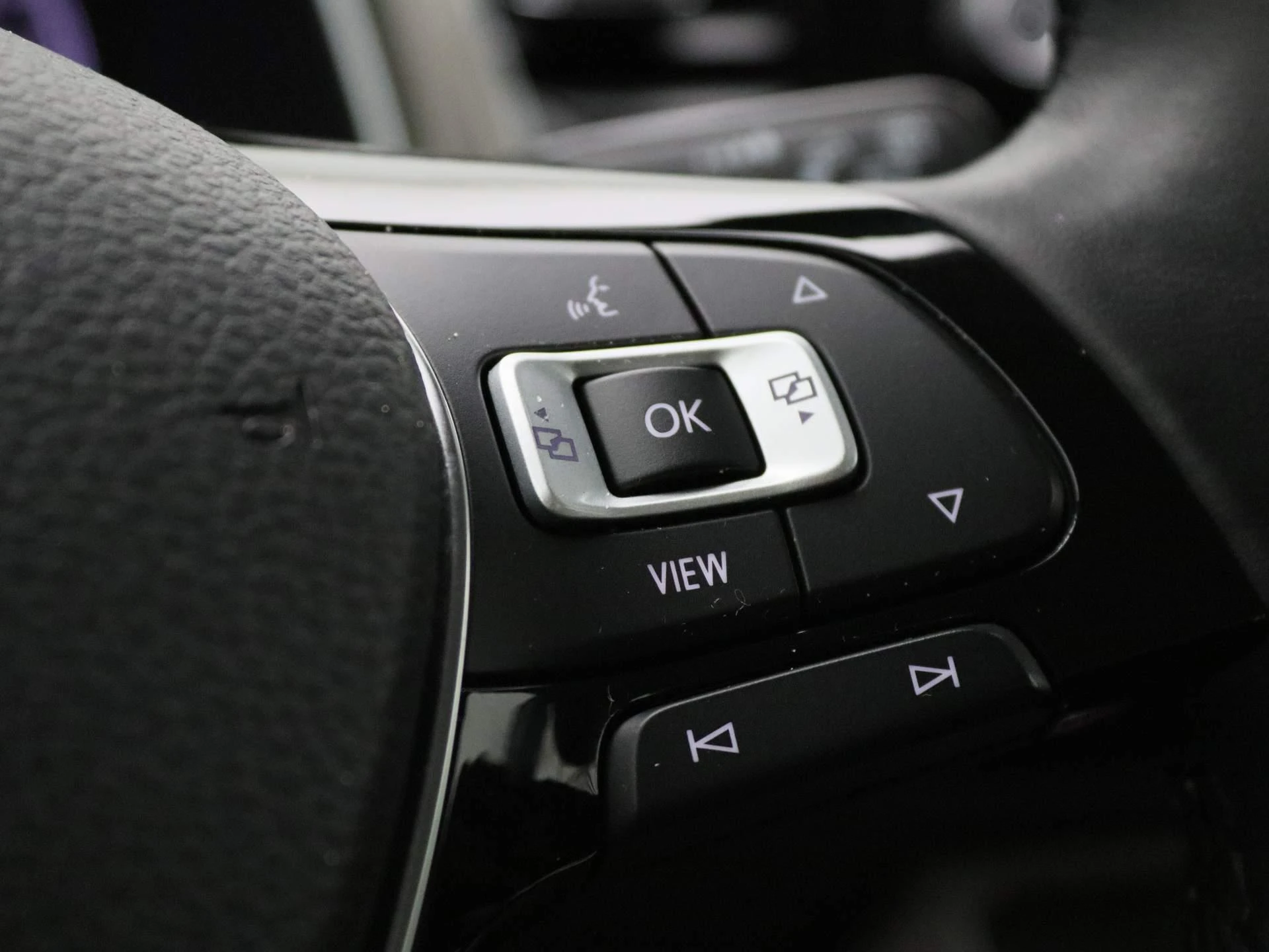 Volkswagen-T-Roc-image-20