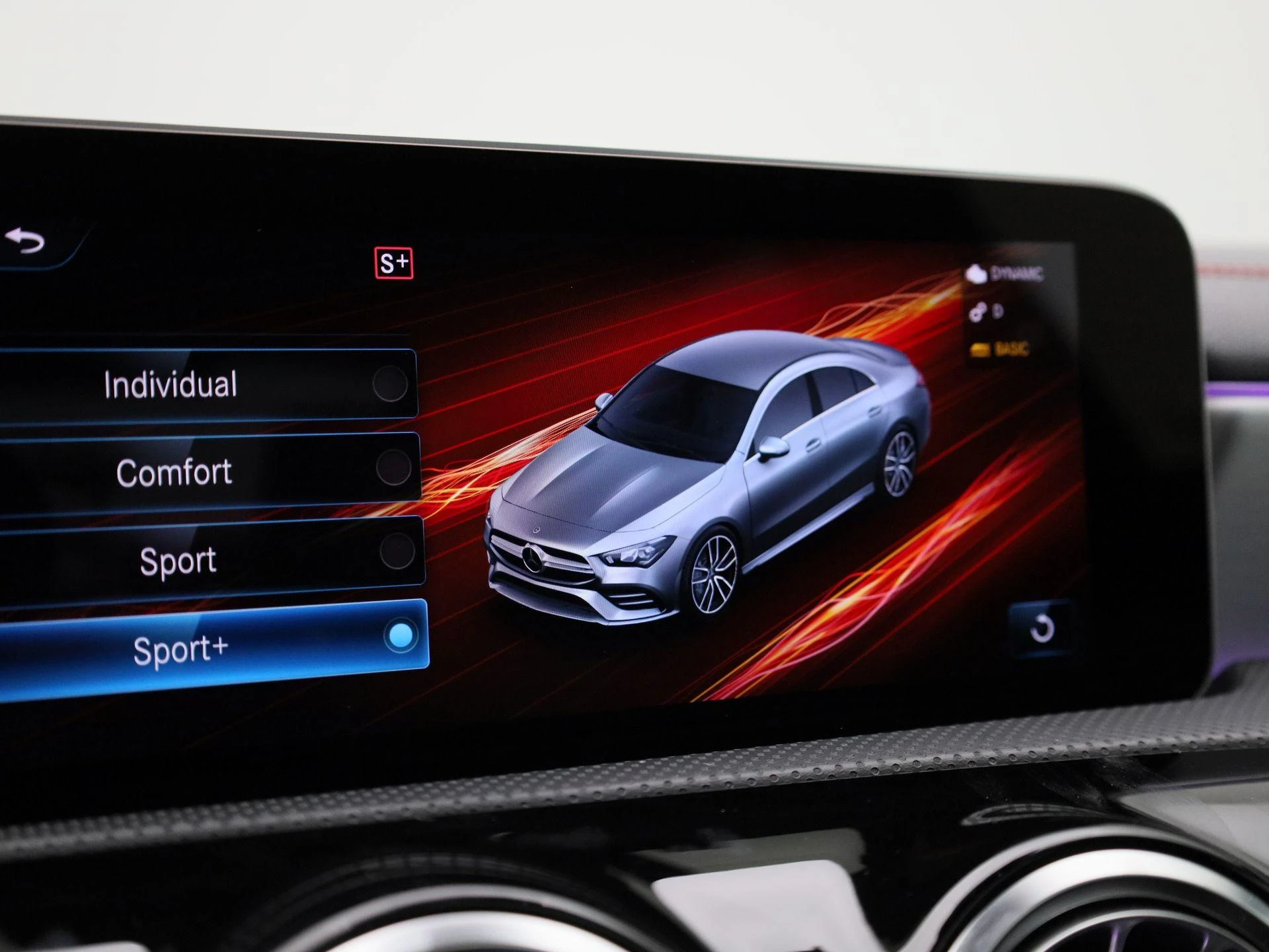Mercedes-Benz-CLA-image-20