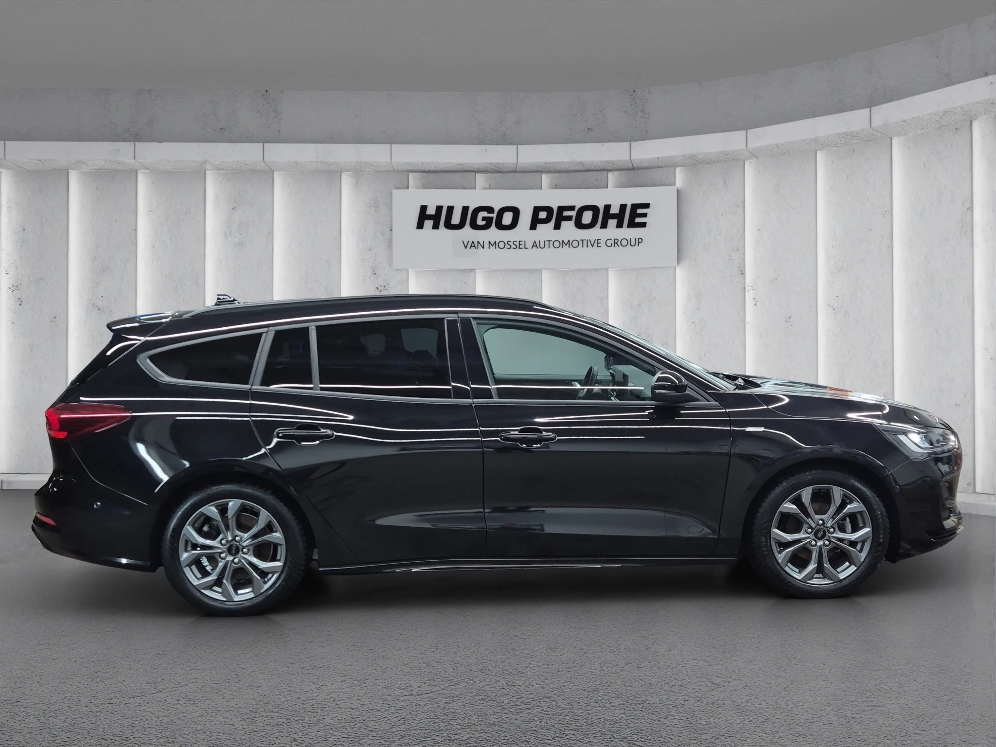 Ford Focus ST-Line X Turnier Aut.*AHK*ACC*HUD*KAM*NAVI*WINTER-PKT.